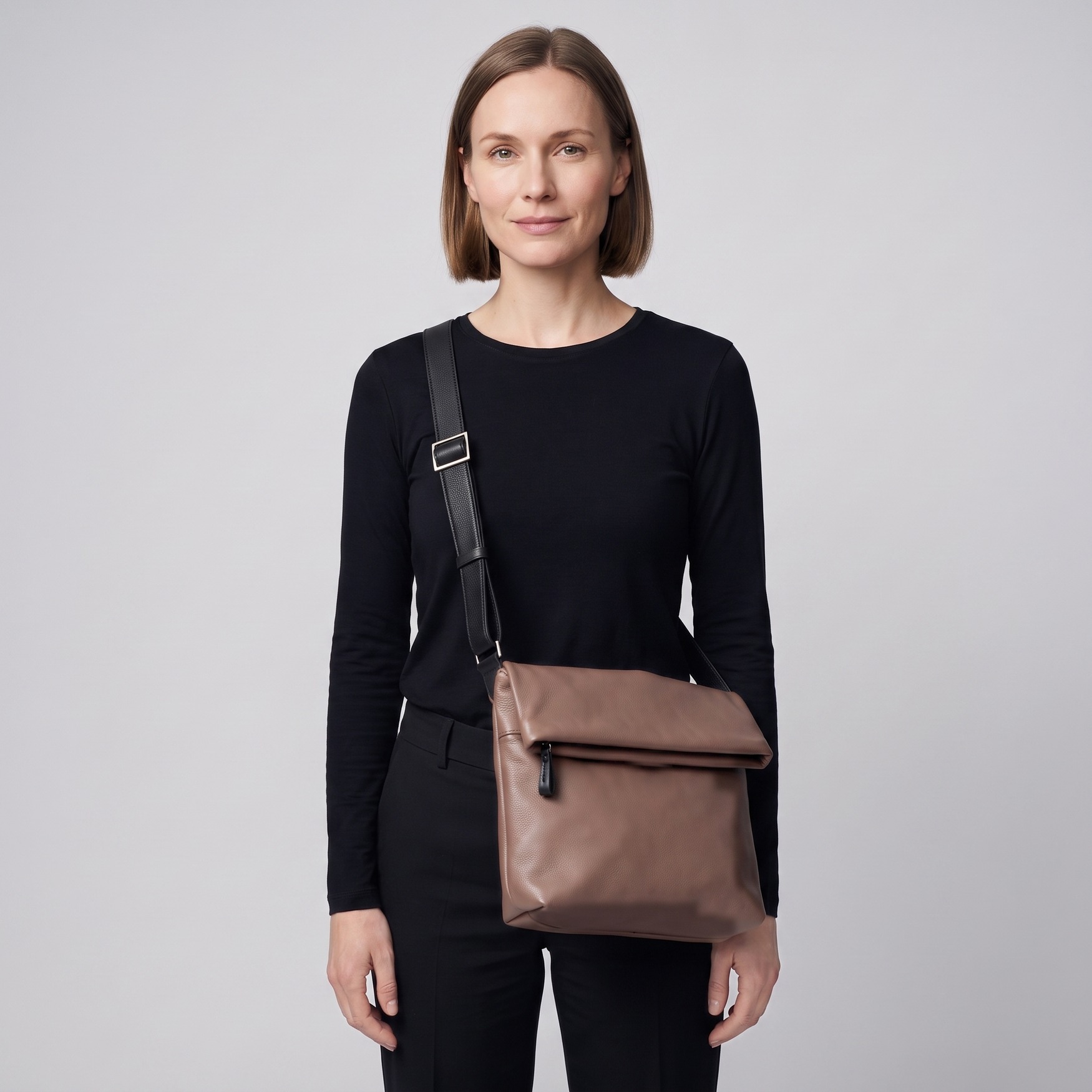 London L crossbody bag made of soft nappa leather