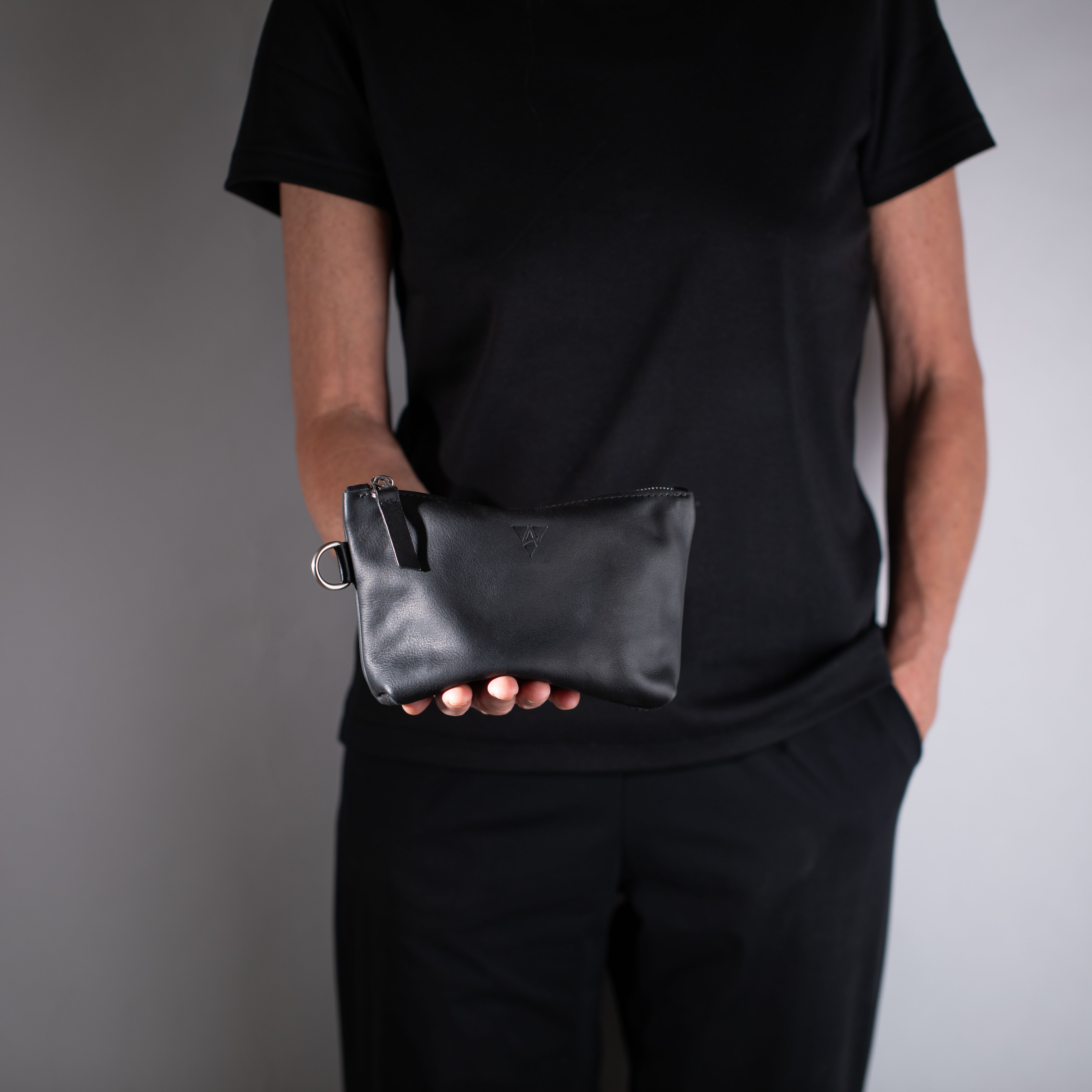taschen-ackermann-leder-ledertaschen-rucksaecke-person-softnappa-hirschleder-olivenleder-297-Bearbeitet