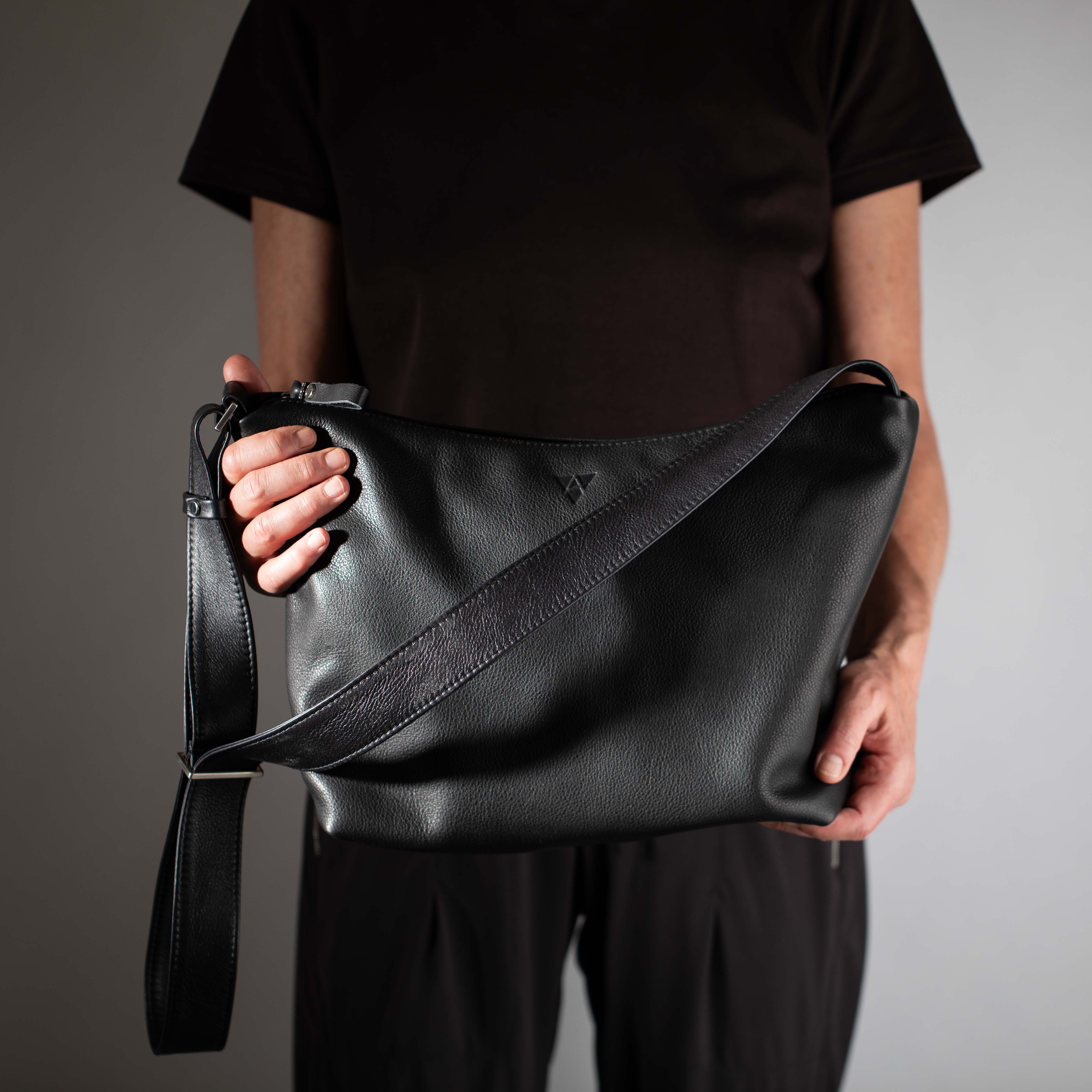 Dublin M shoulder bag made out of softnappa