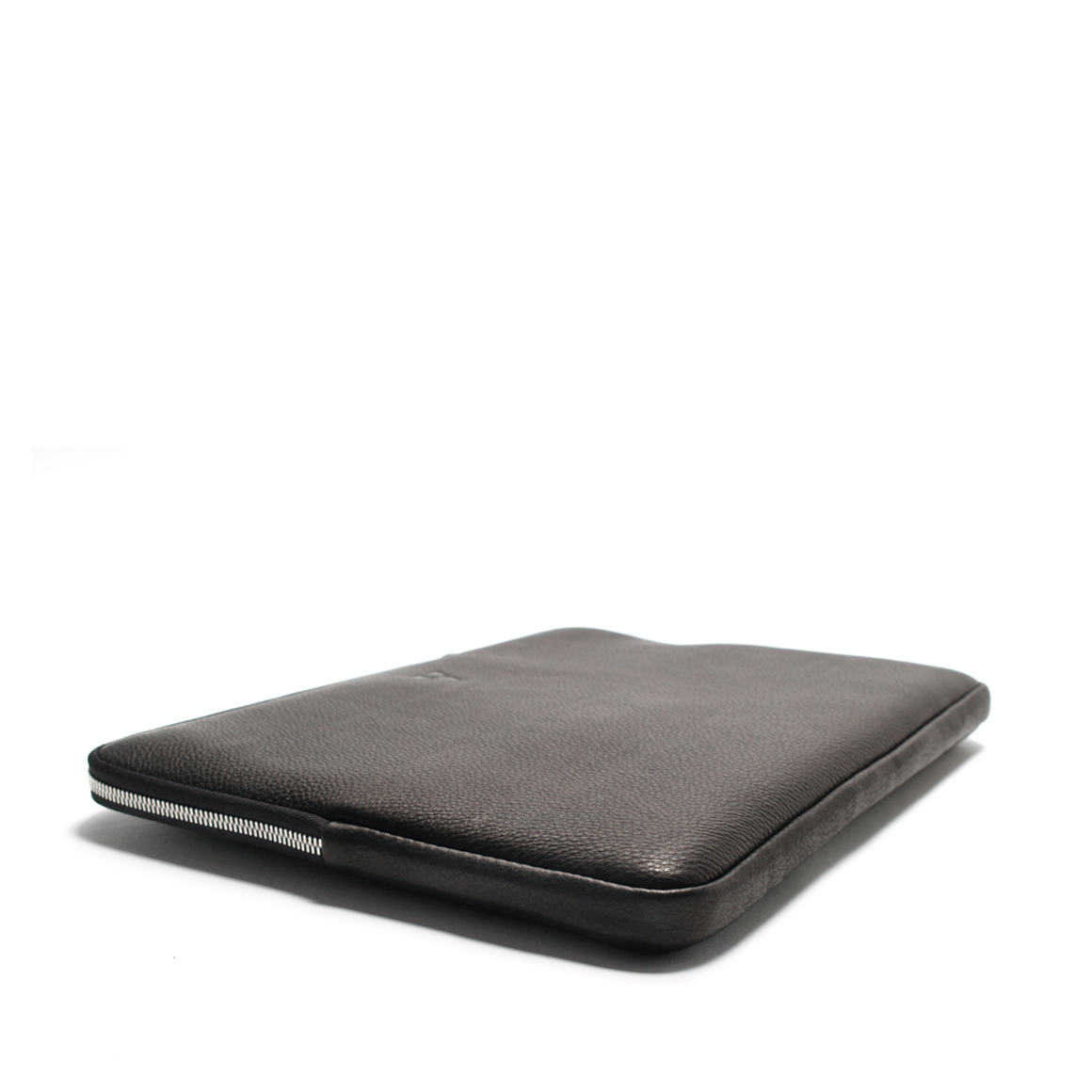 Protect MacBook zippered case made of soft nappa leather