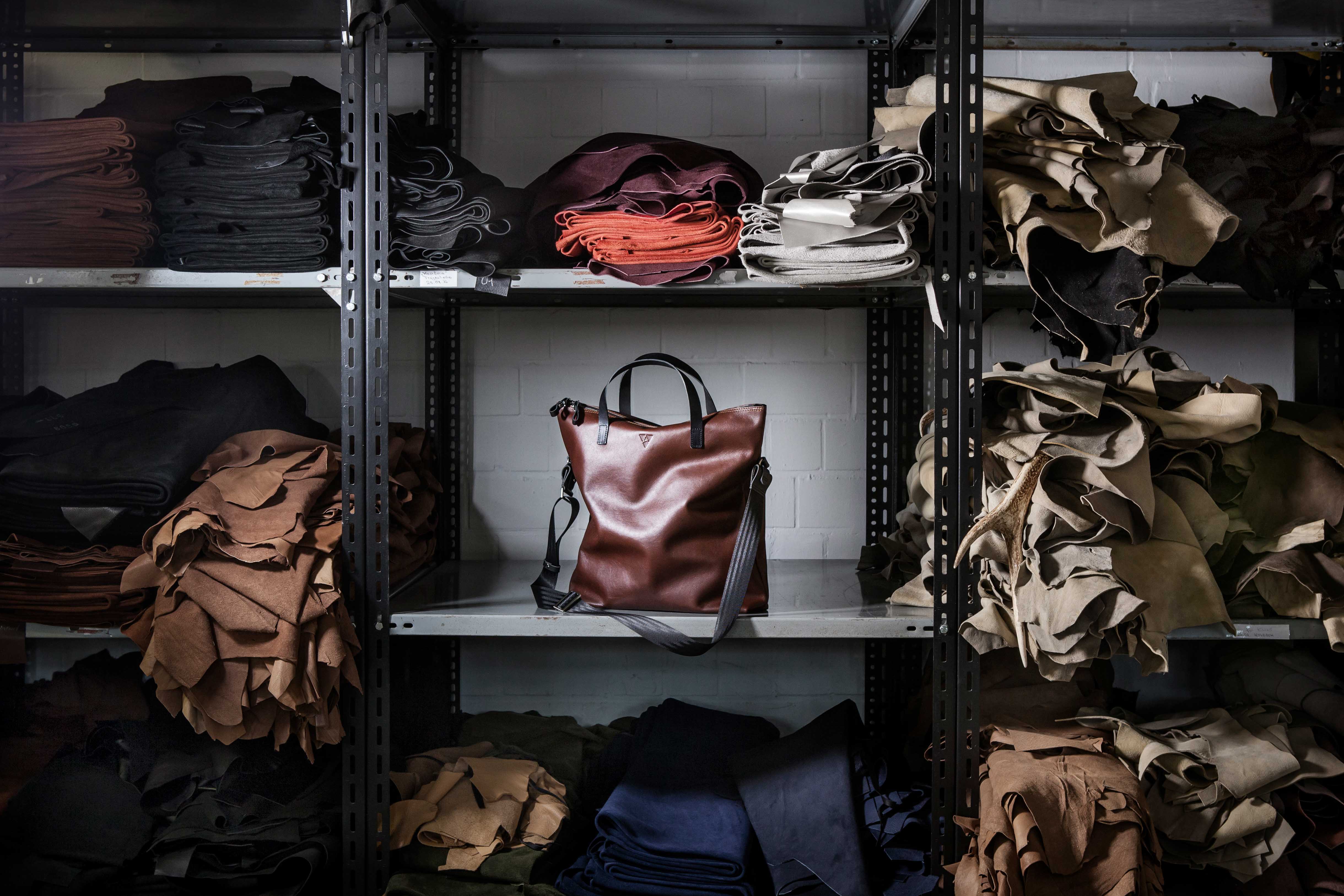 V32-olivenleder-braun-leder-lager-ledertasche
