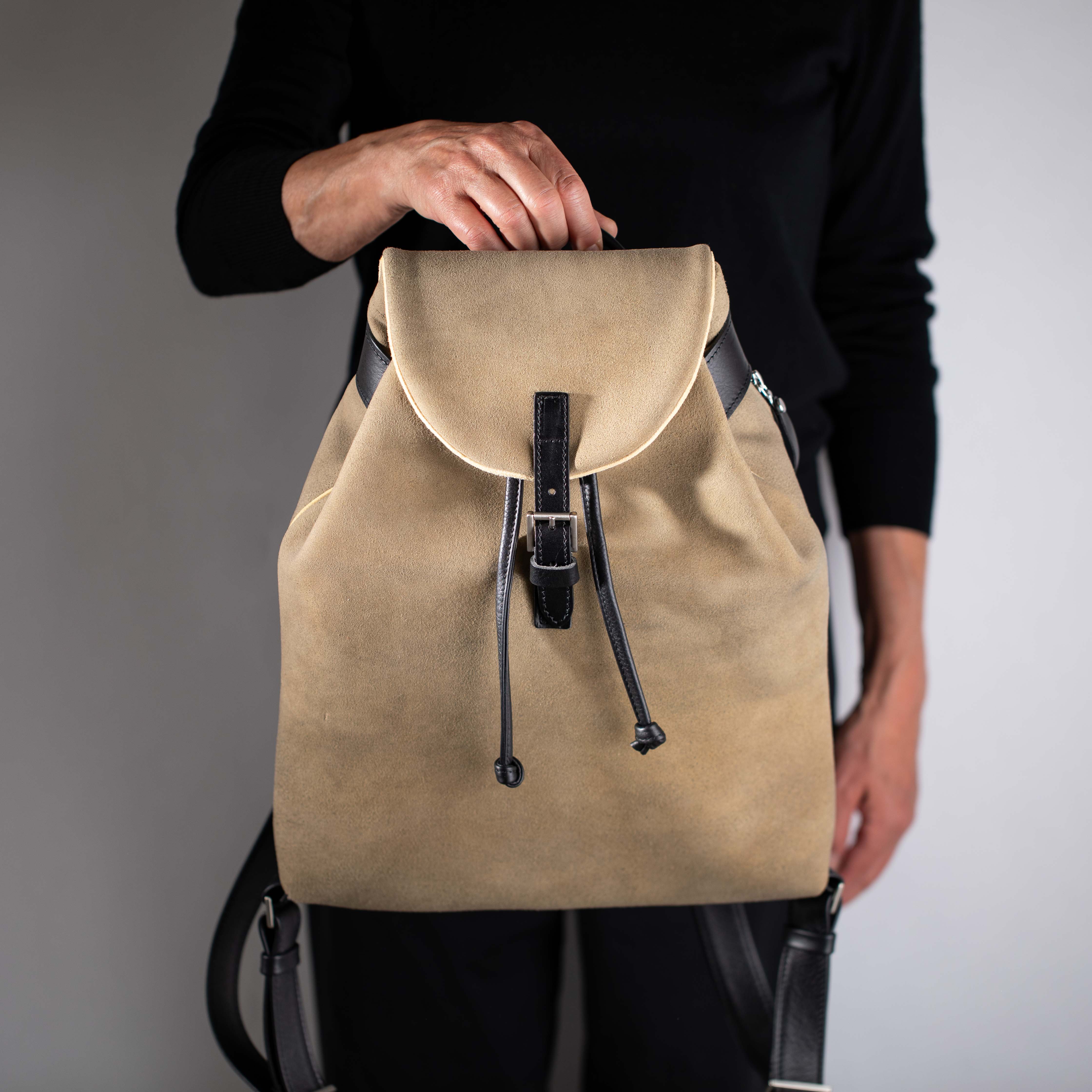 taschen-lederwaren-ackermann-leder-ledertaschen-rucksaecke-softnappa-hirschleder-olivenleder-149-Bearbeitet