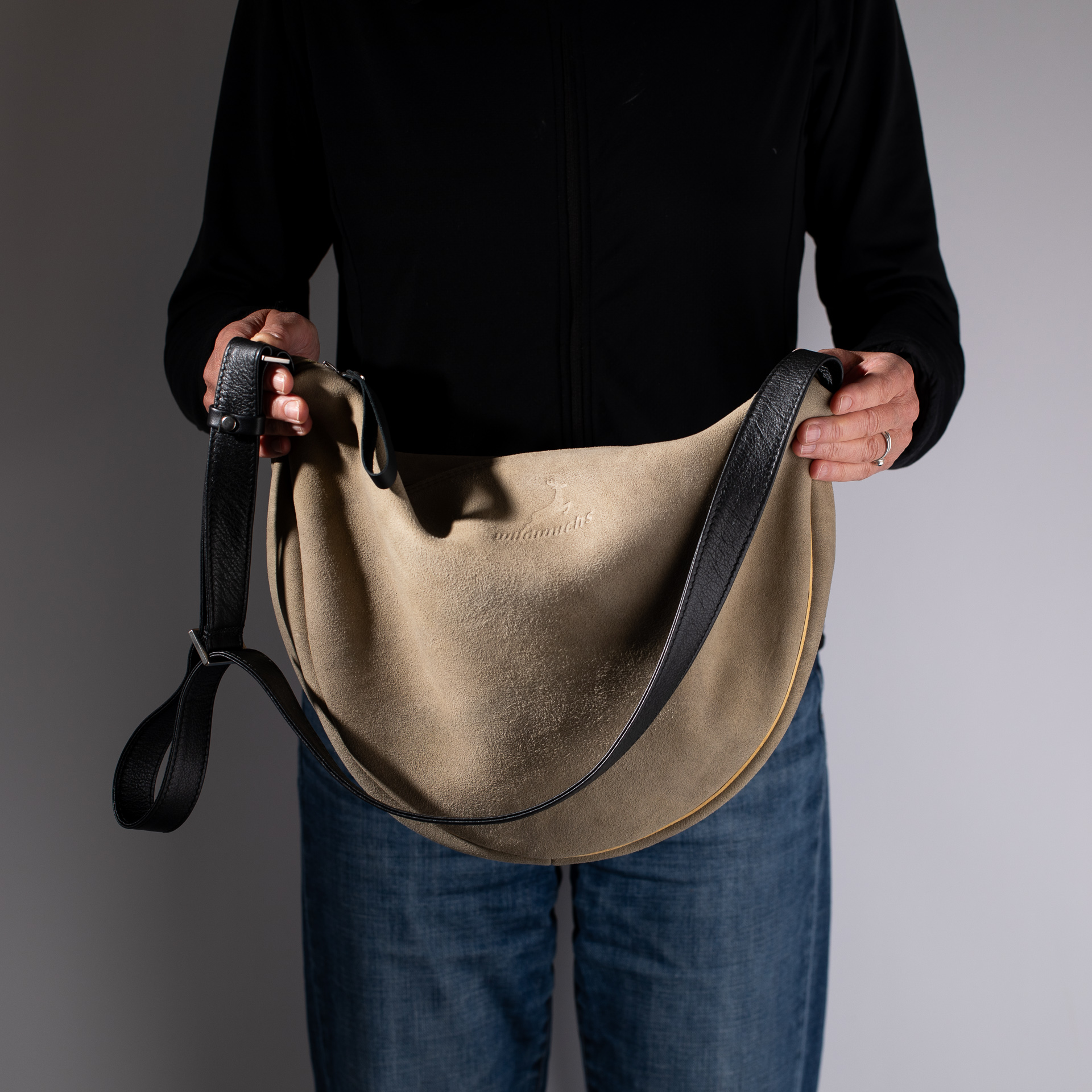 bucket bag Dallas M made of deer leather