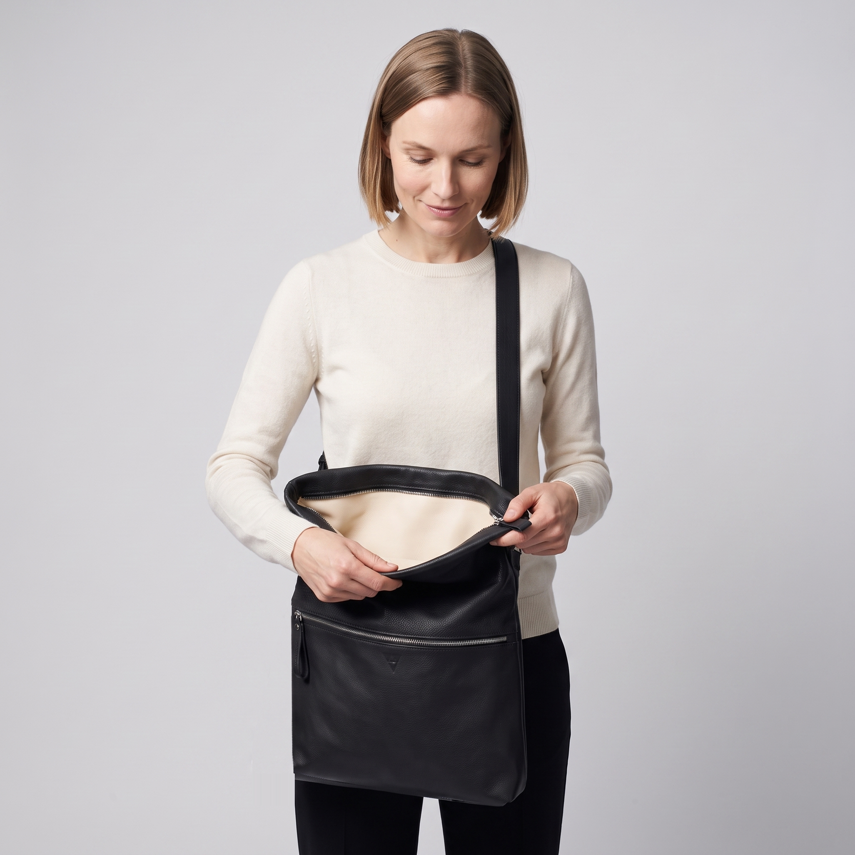 London L crossbody bag made of soft nappa leather