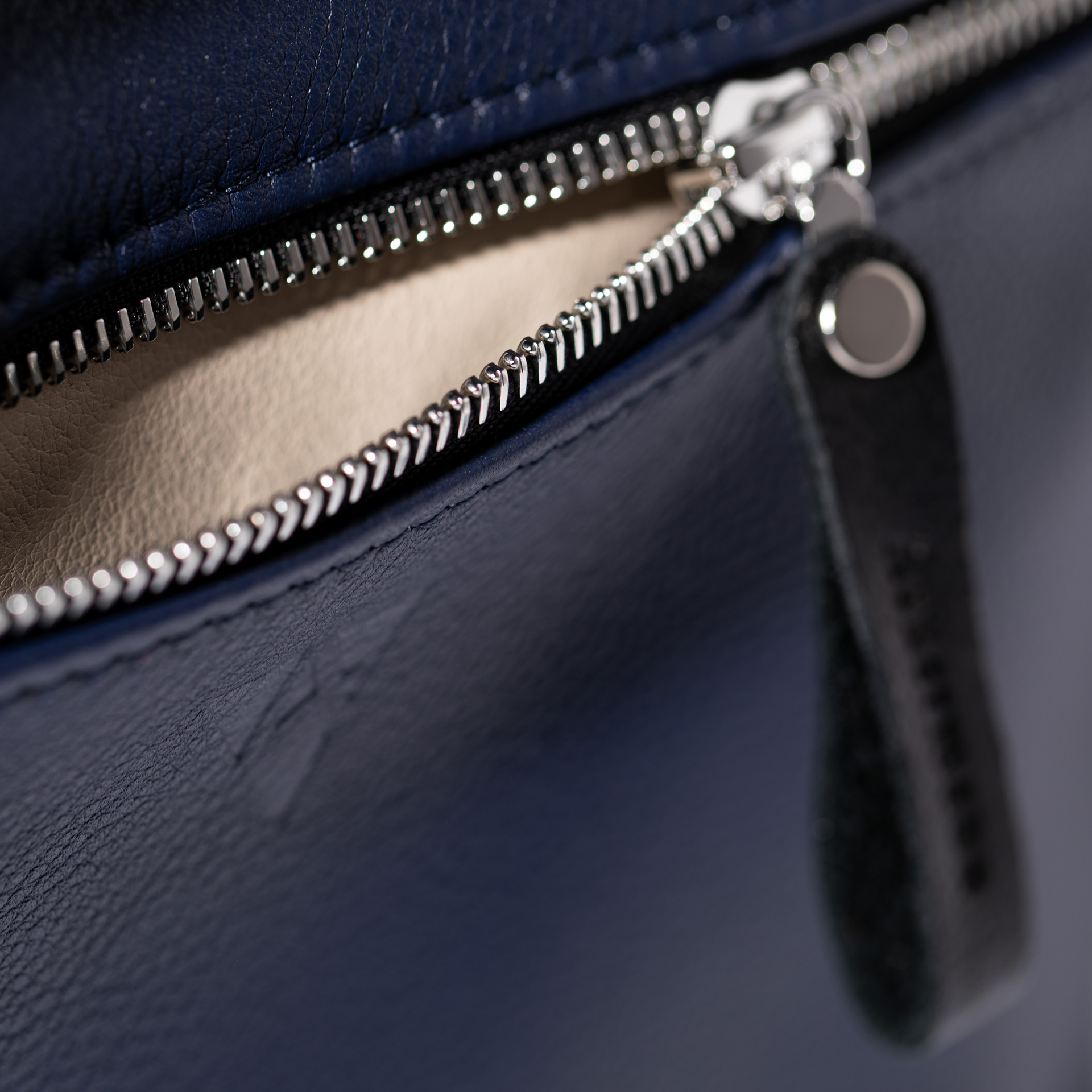 Überschlagtasche  London M aus Softnappa