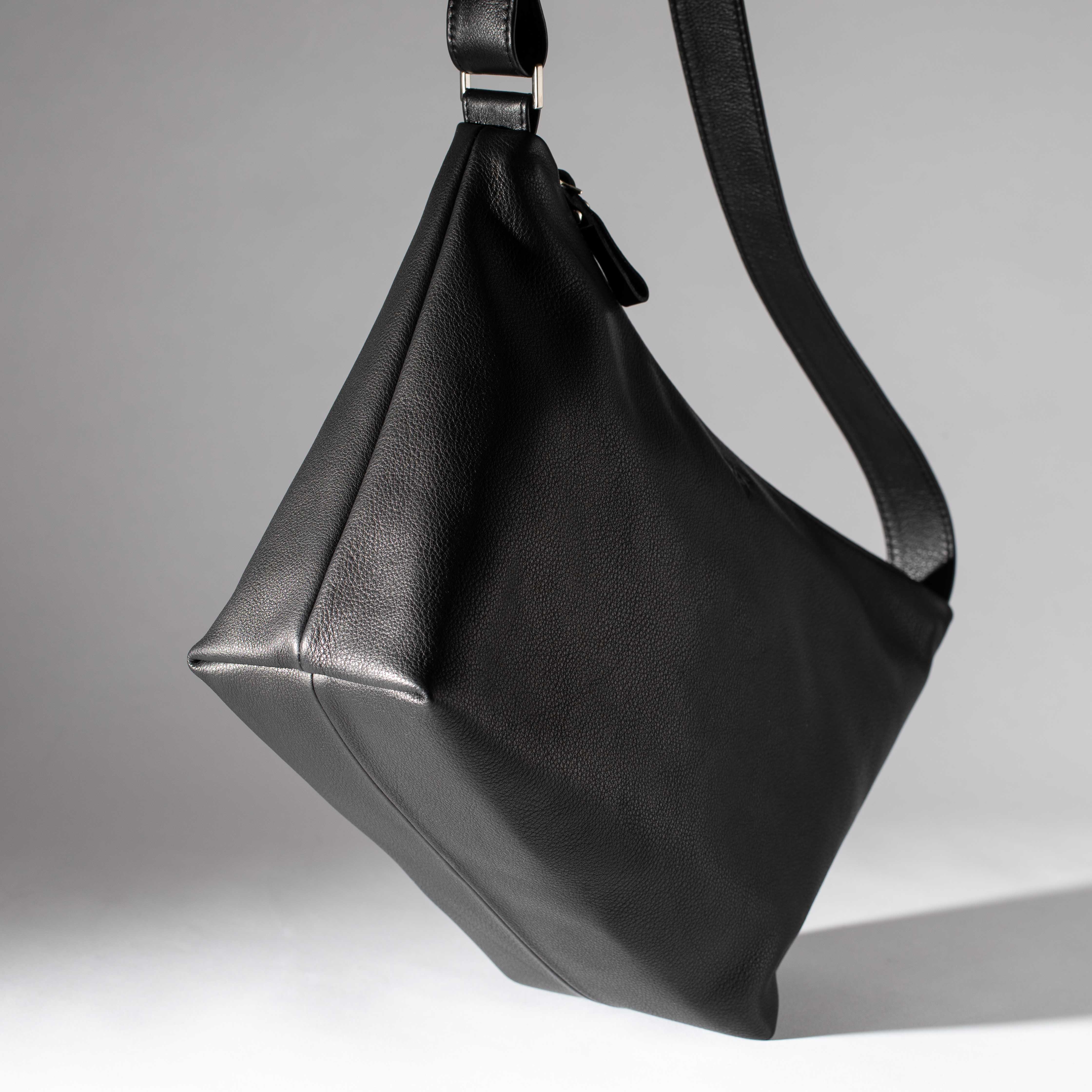 Dublin M shoulder bag made out of softnappa