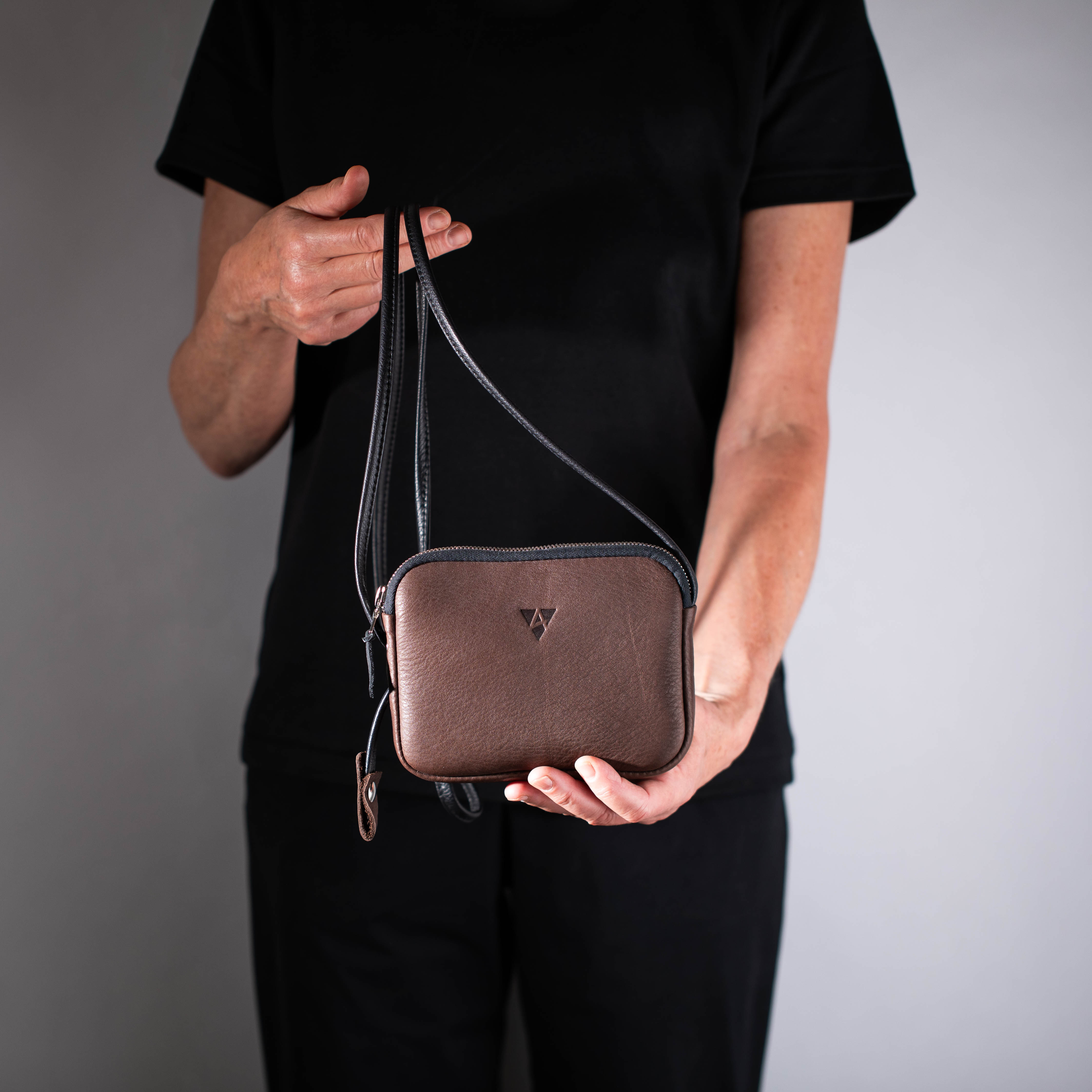 taschen-ackermann-leder-ledertaschen-rucksaecke-person-softnappa-hirschleder-olivenleder-329-Bearbeitet