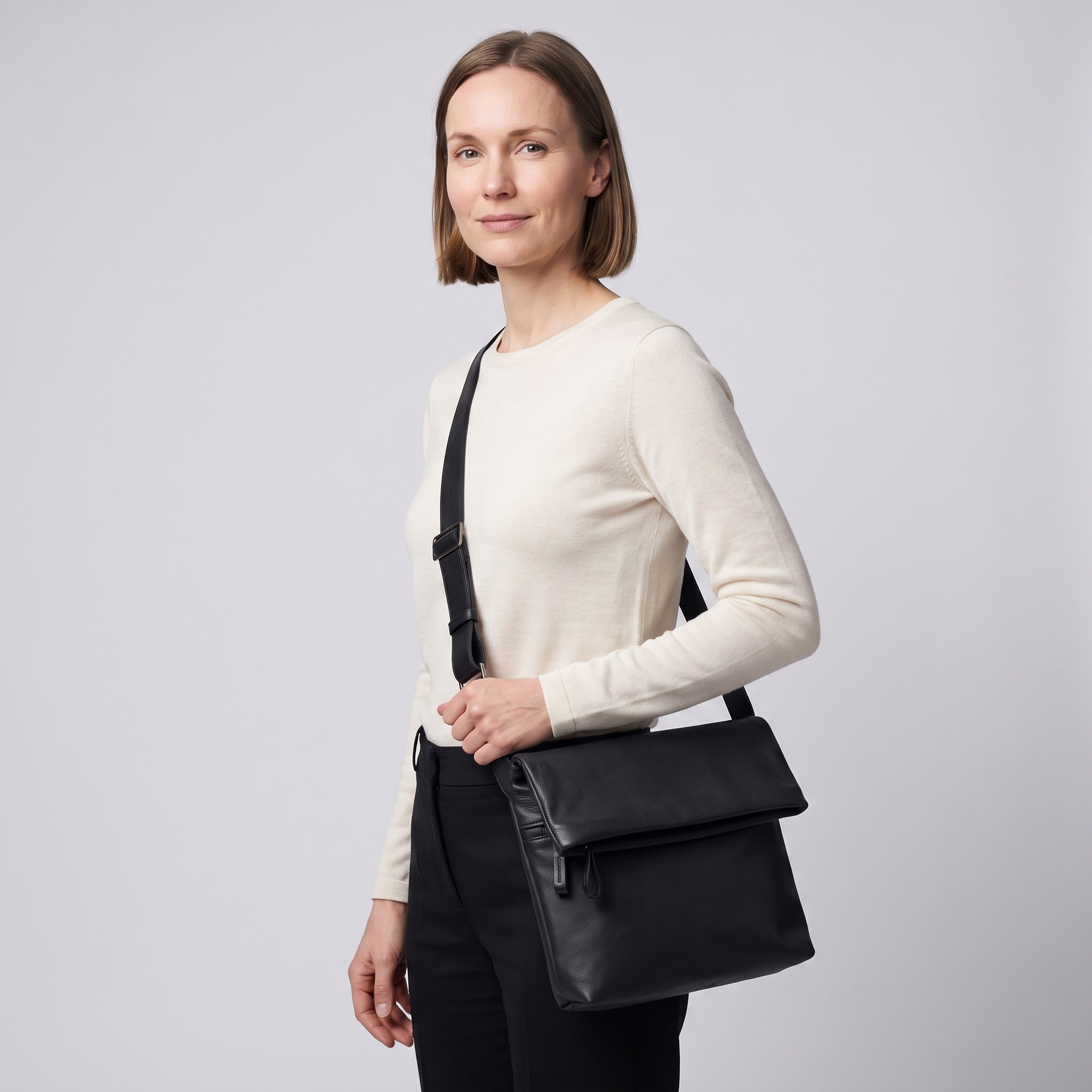 London L crossbody bag made of soft nappa leather