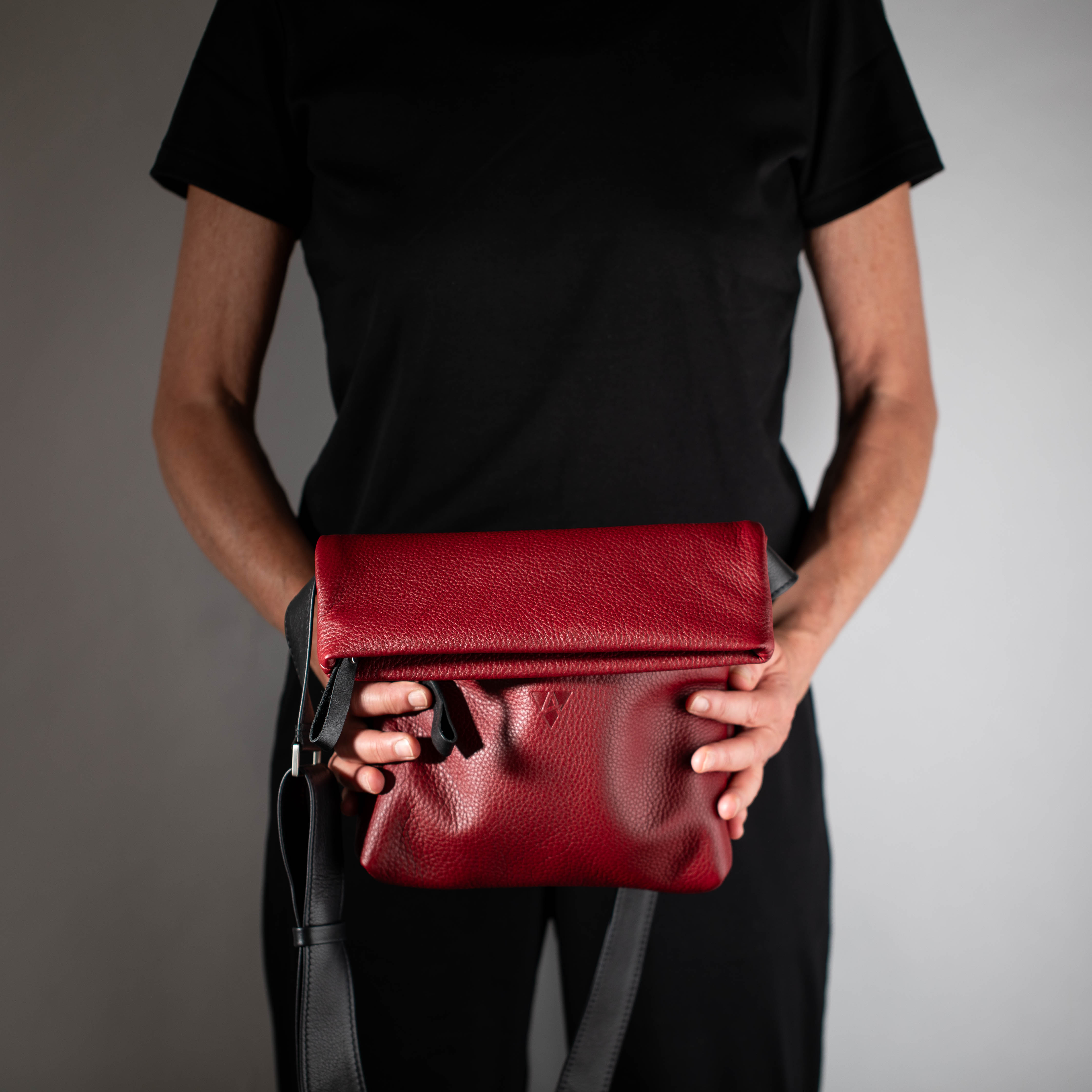 taschen-ackermann-leder-ledertaschen-rucksaecke-person-softnappa-hirschleder-olivenleder-161-Bearbeitet