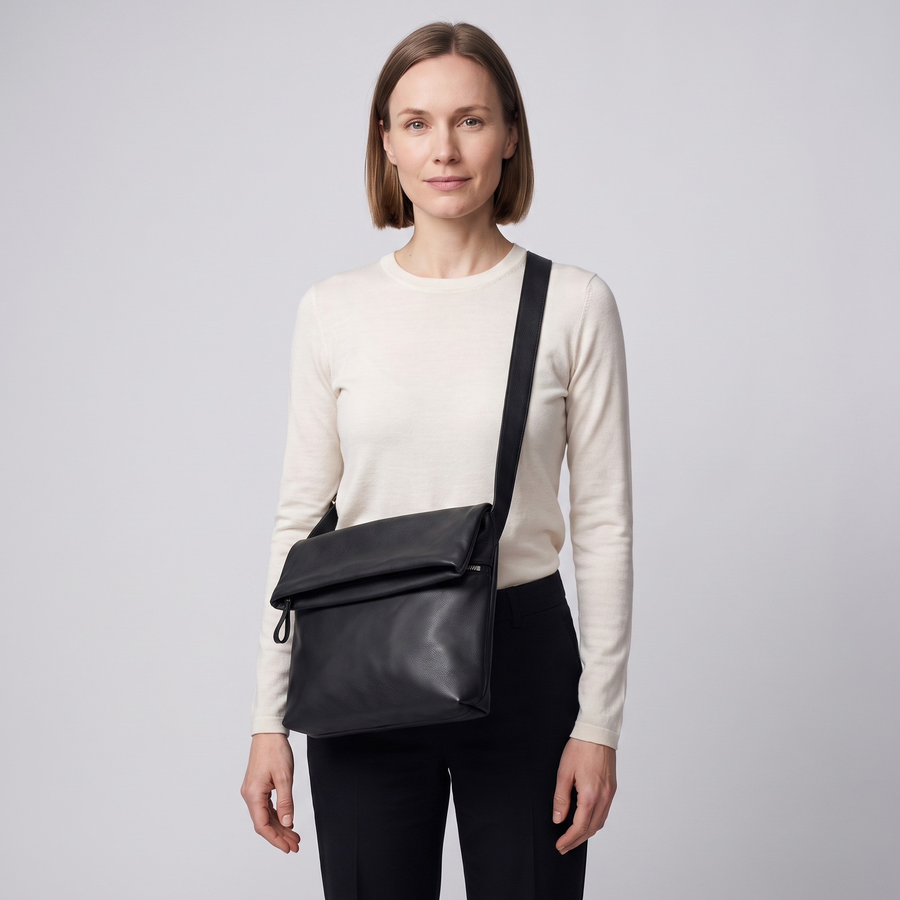 London L crossbody bag made of soft nappa leather