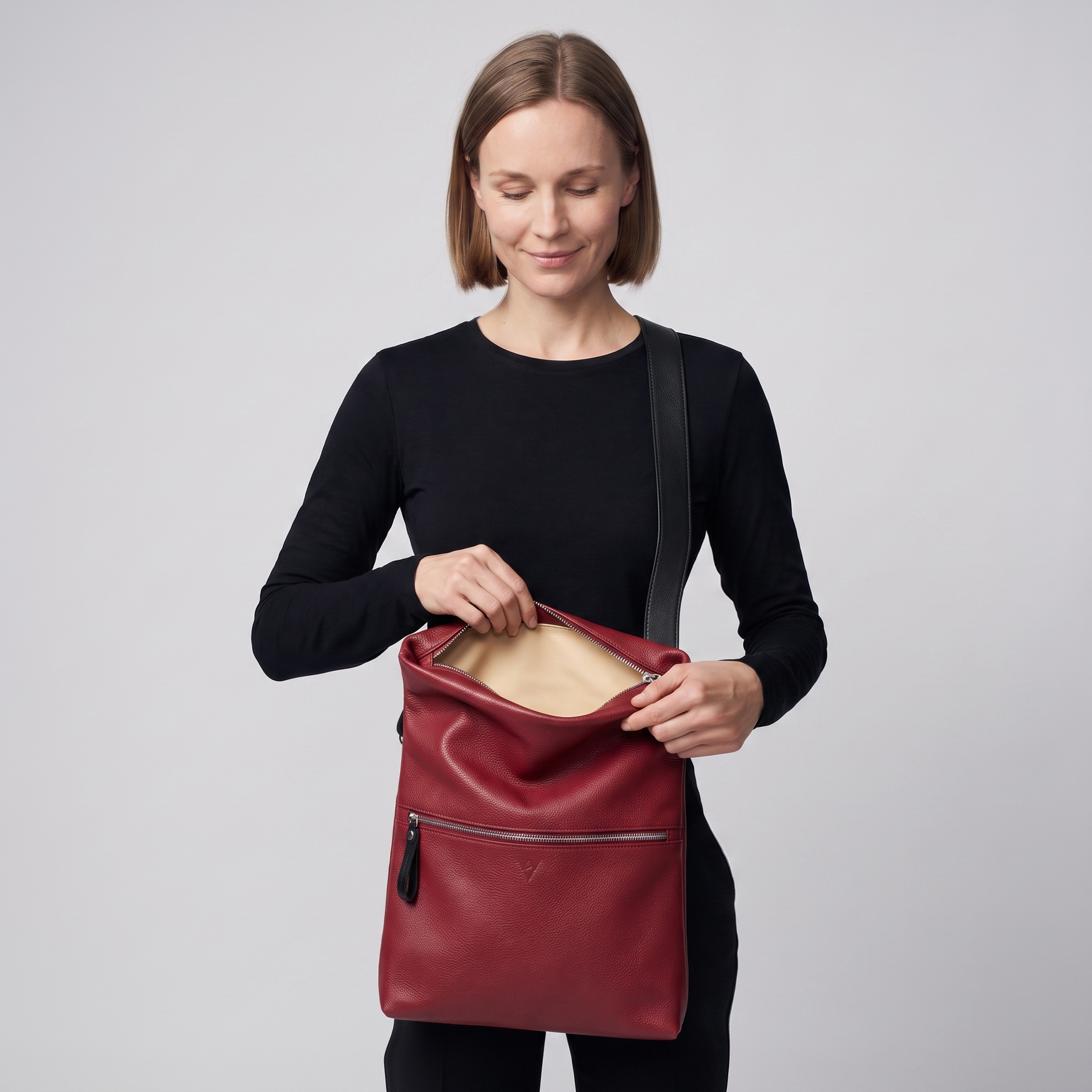 London L crossbody bag made of soft nappa leather