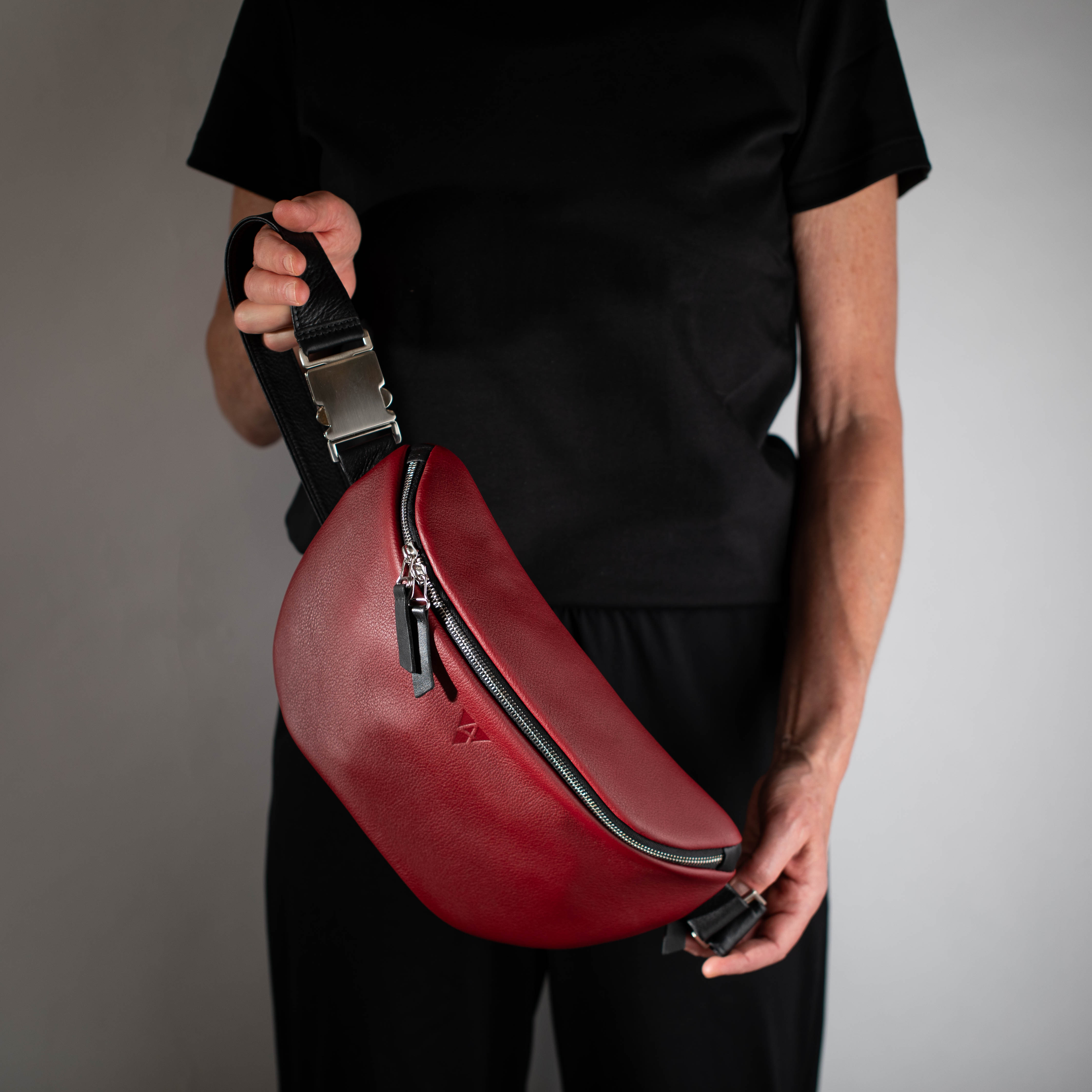 taschen-ackermann-leder-ledertaschen-rucksaecke-person-softnappa-hirschleder-olivenleder-169-Bearbeitet