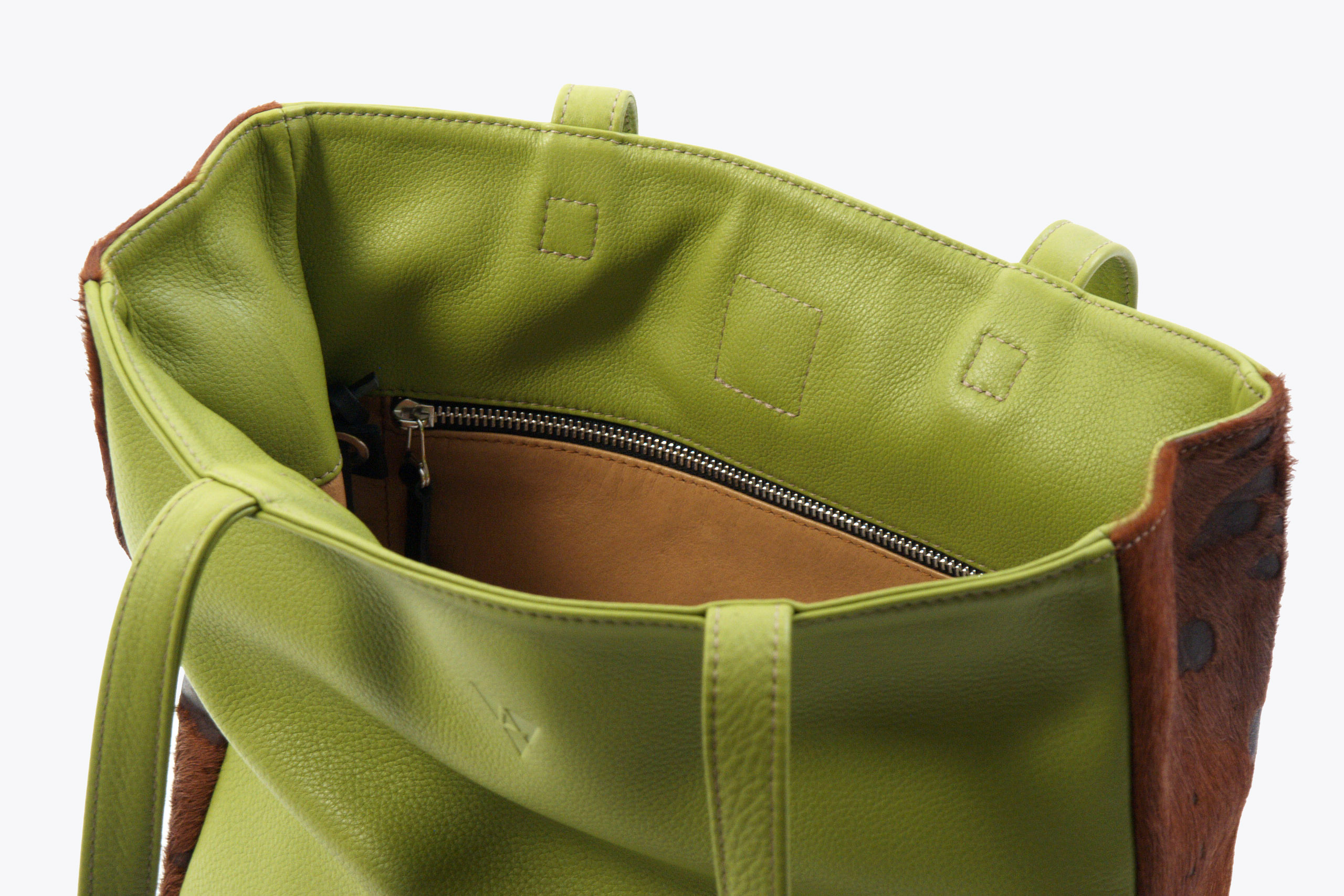 tasche-gruen-kuhfell-einzelanfertigung-softnappa-kundenwunsch