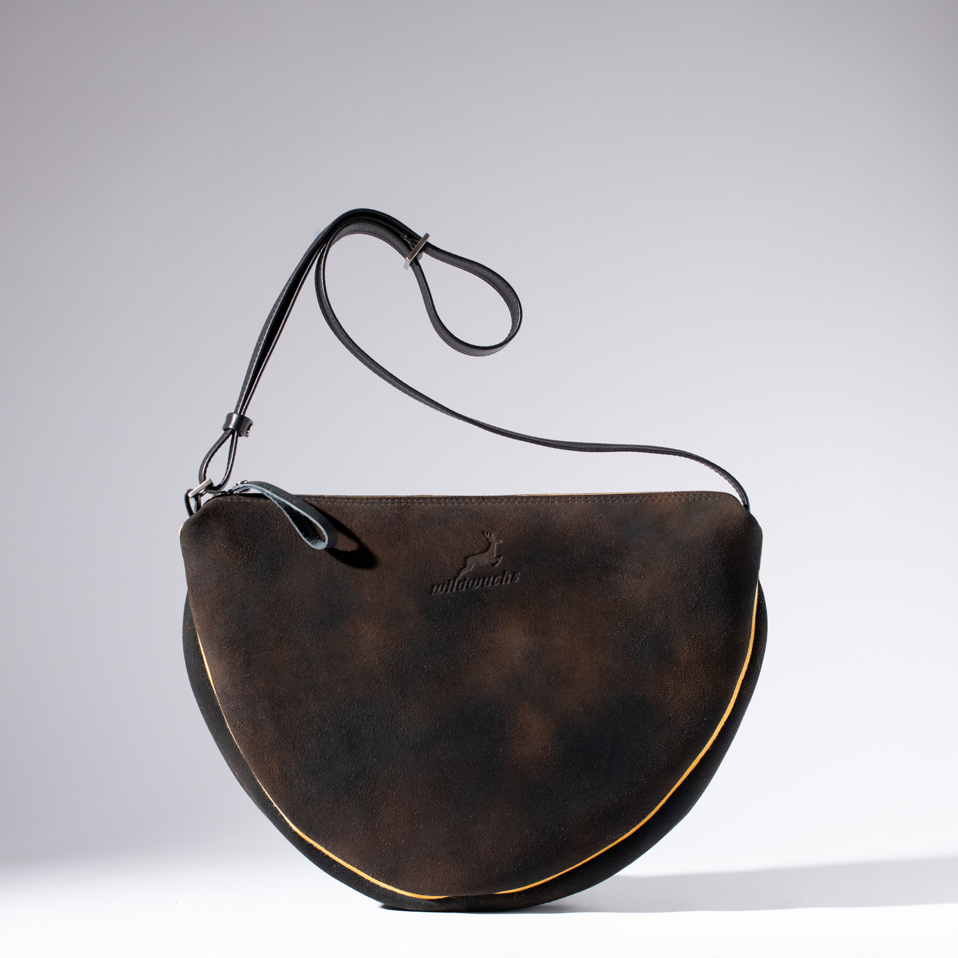 bucket bag Dallas M made of deer leather