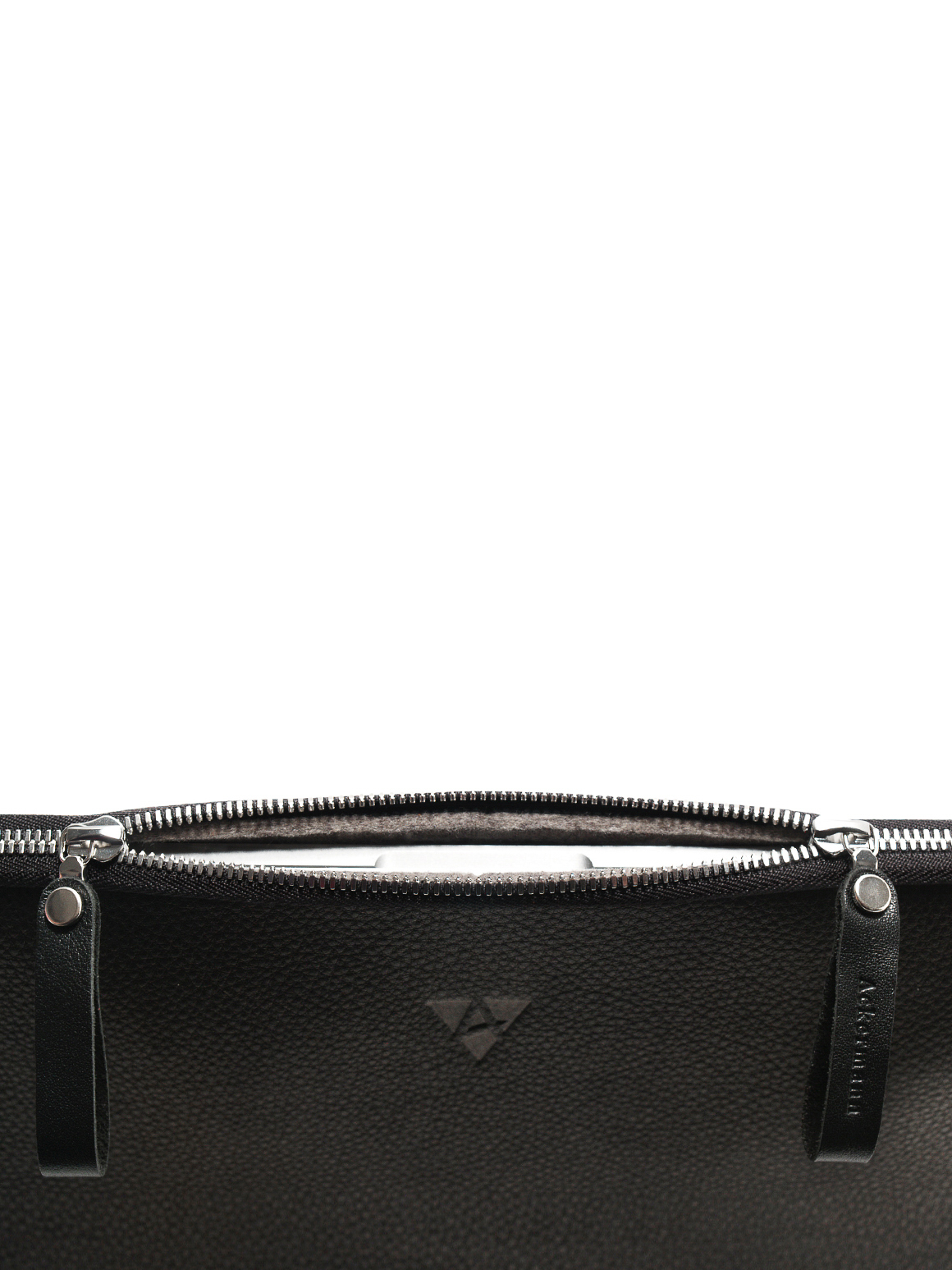 Protect MacBook zippered case made of soft nappa leather