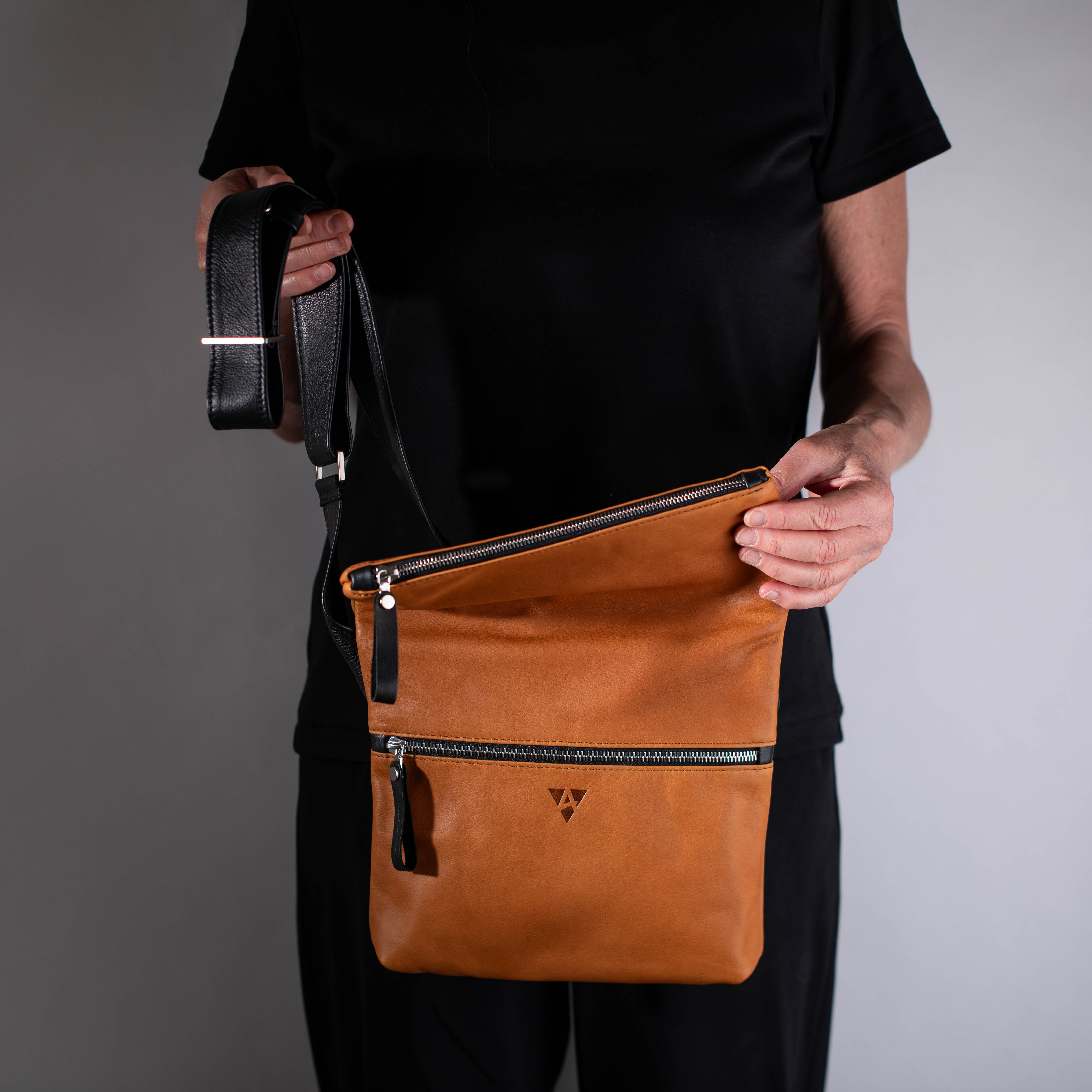 taschen-ackermann-leder-ledertaschen-rucksaecke-person-softnappa-hirschleder-olivenleder-251-Bearbeitet