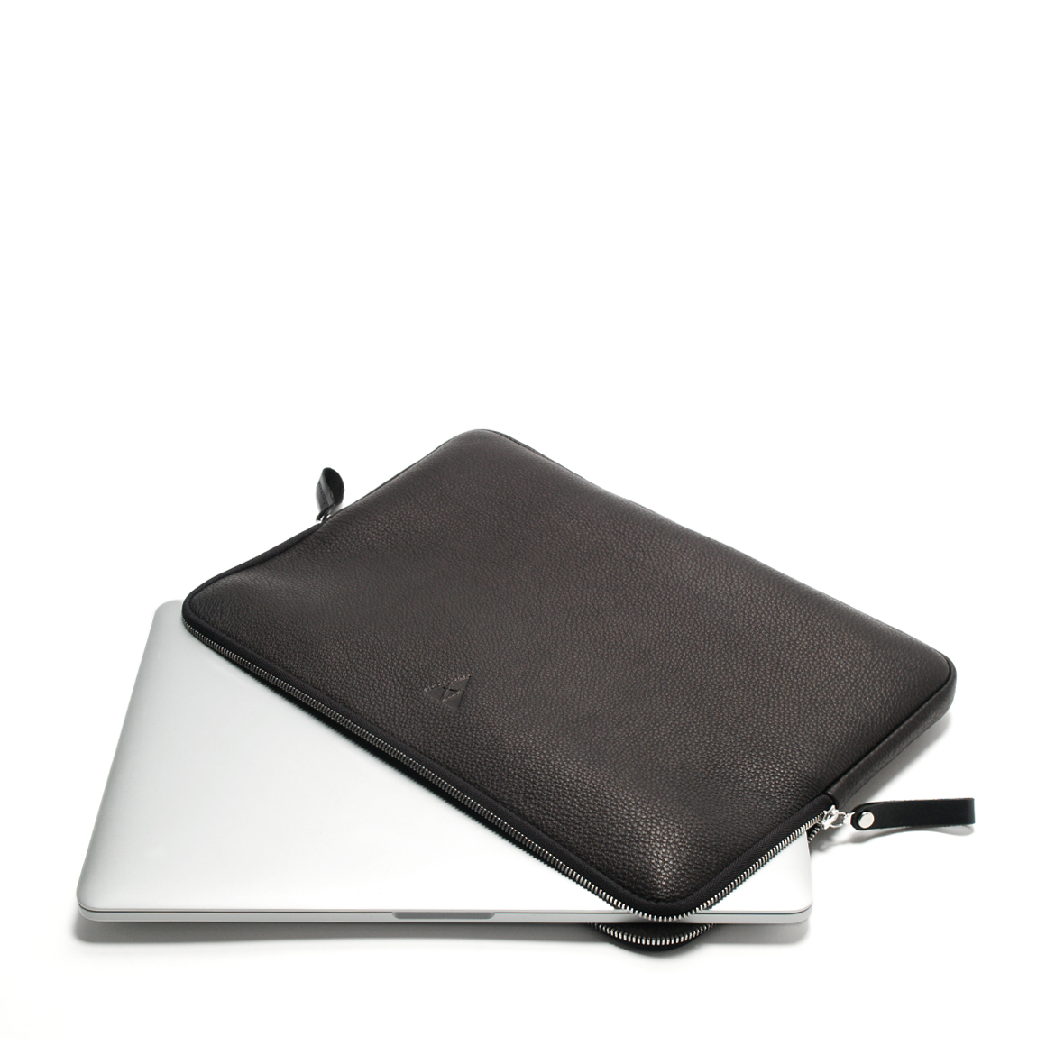 Protect MacBook zippered case made of soft nappa leather