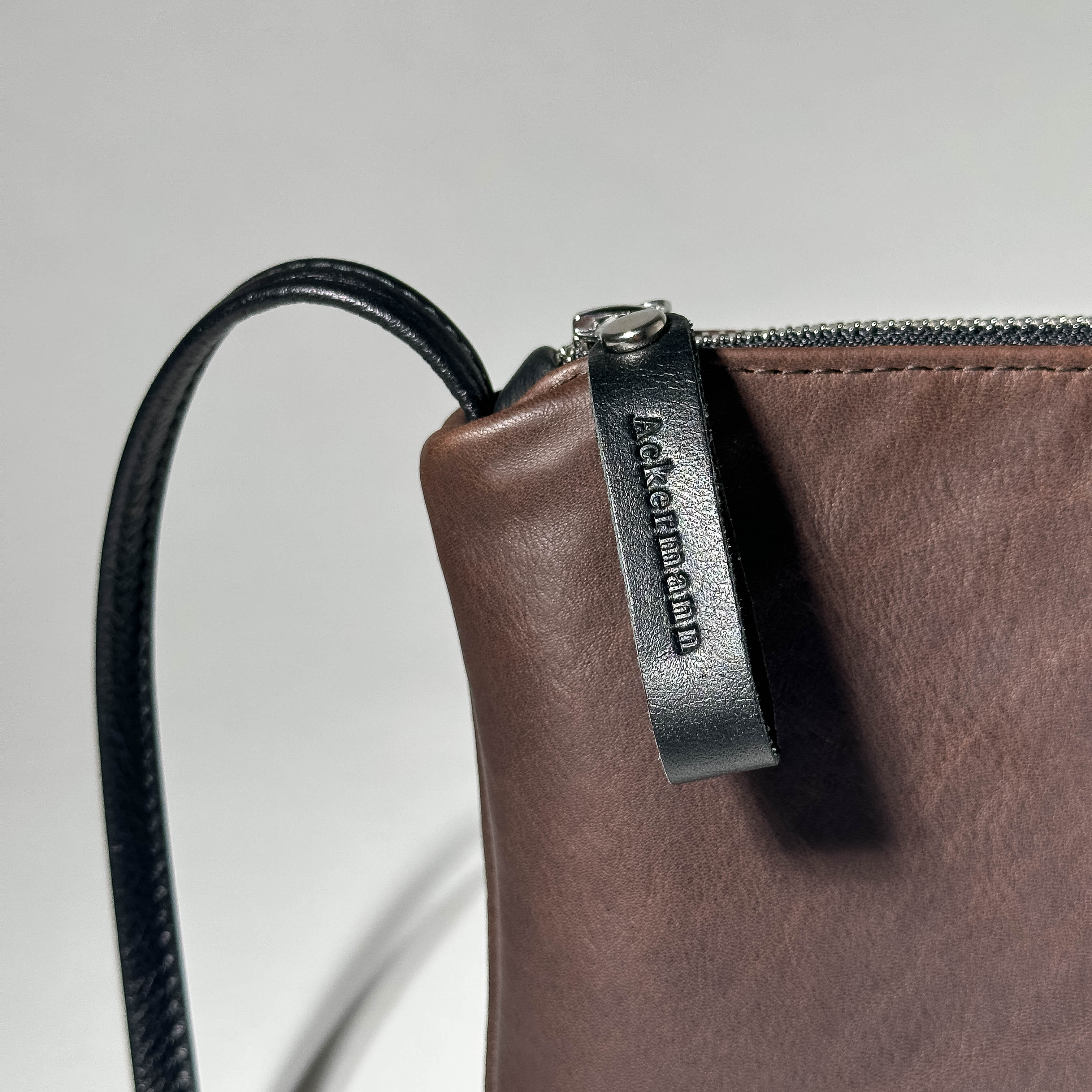 Schultertasche Palermo S aus Olivenleder