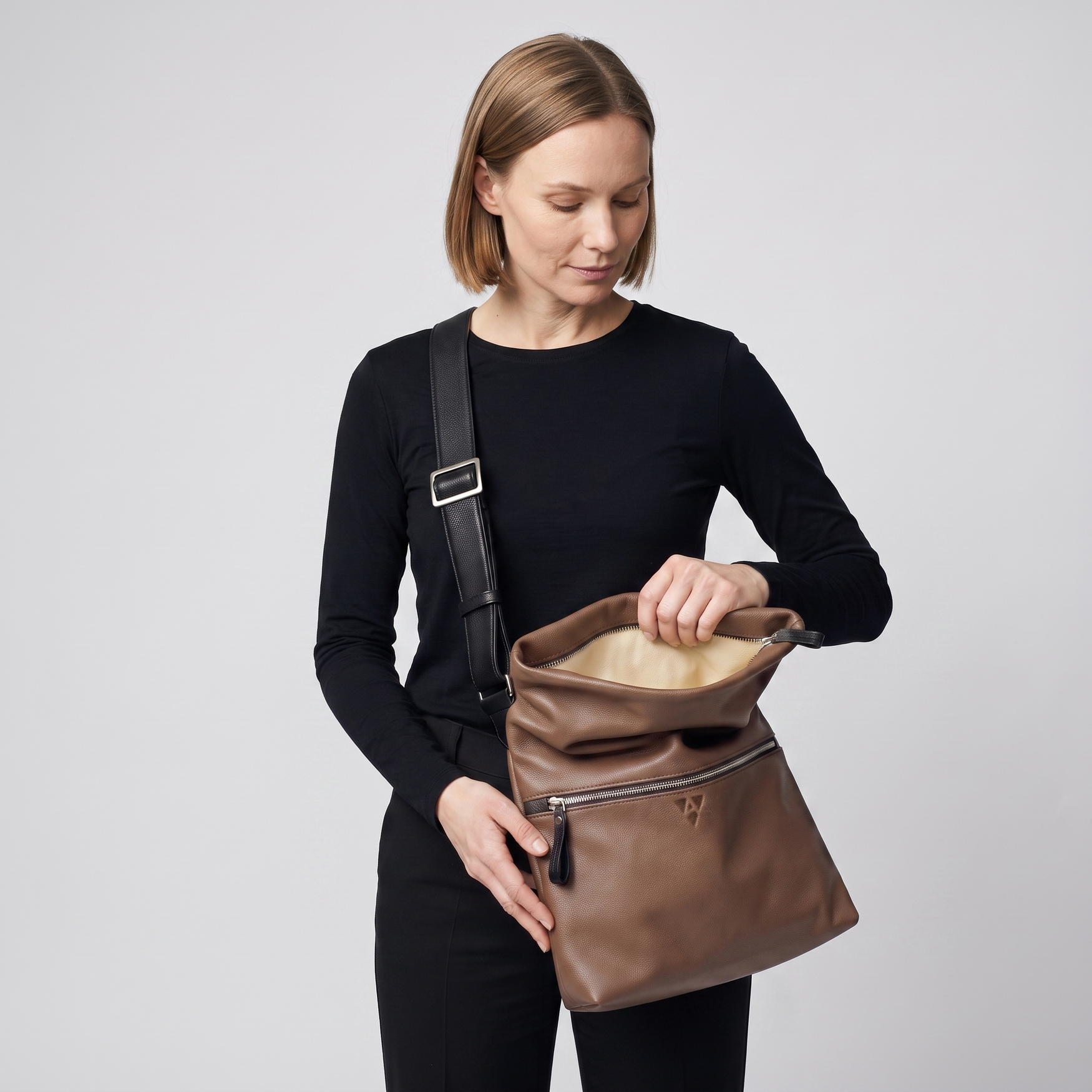 London L crossbody bag made of soft nappa leather