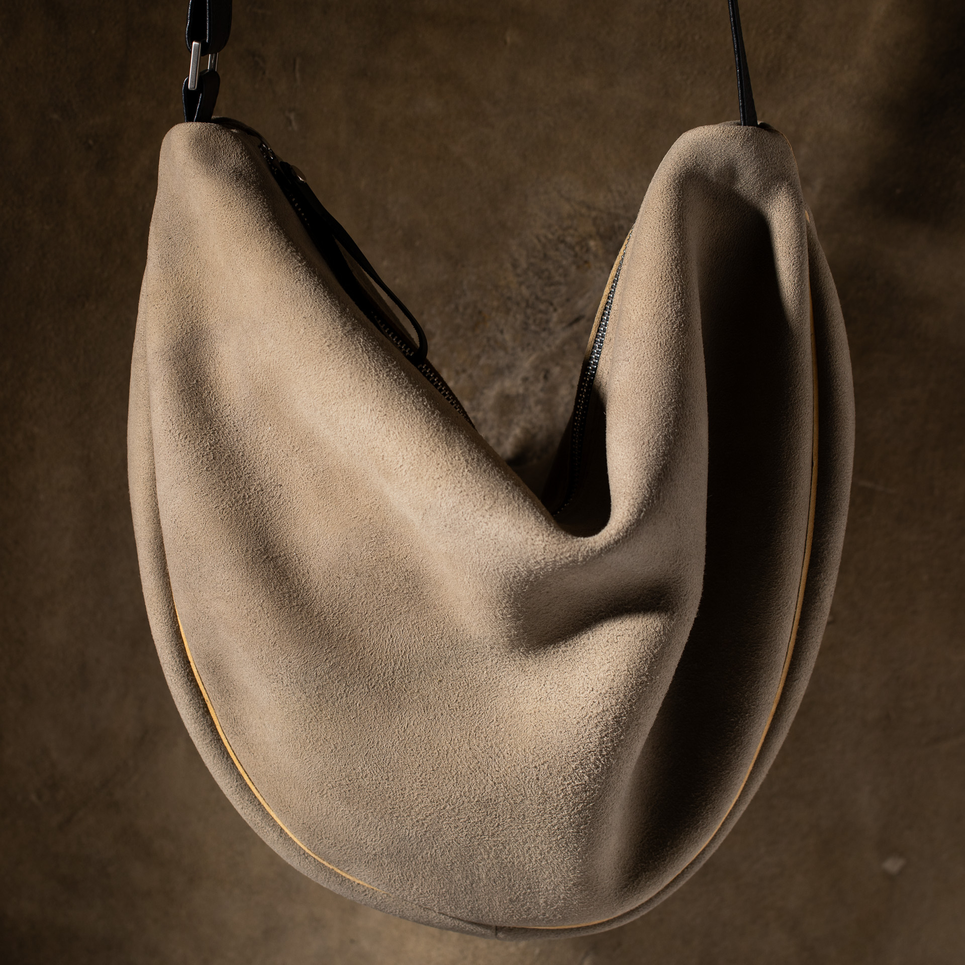 bucket bag Dallas M made of deer leather