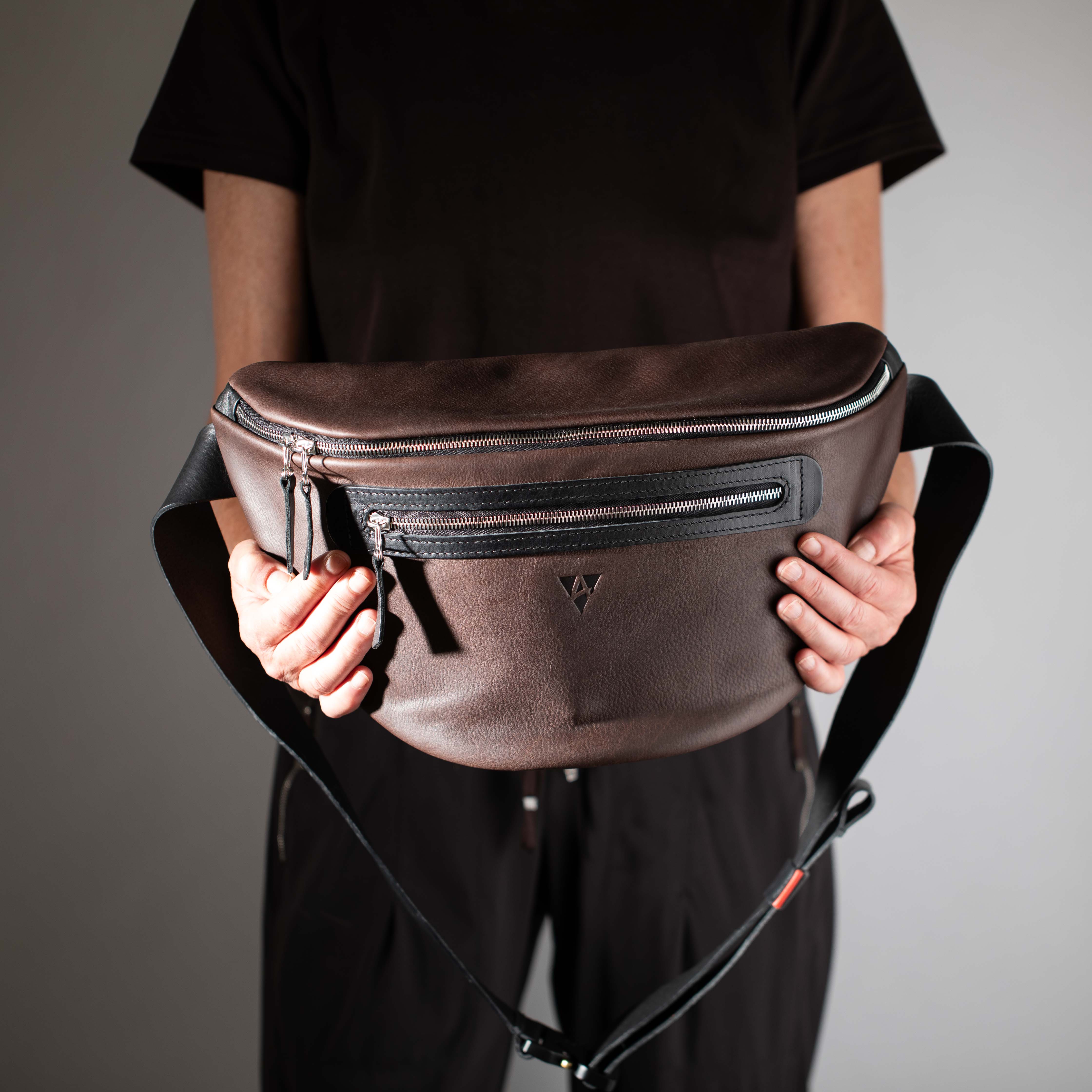 taschen-ackermann-leder-ledertaschen-rucksaecke-person-softnappa-hirschleder-olivenleder-87-Bearbeitet