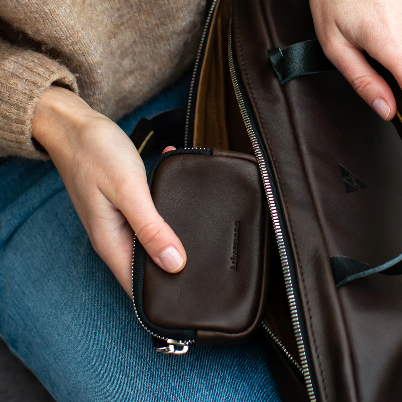 Combination wallet Boston S made of olive leather
