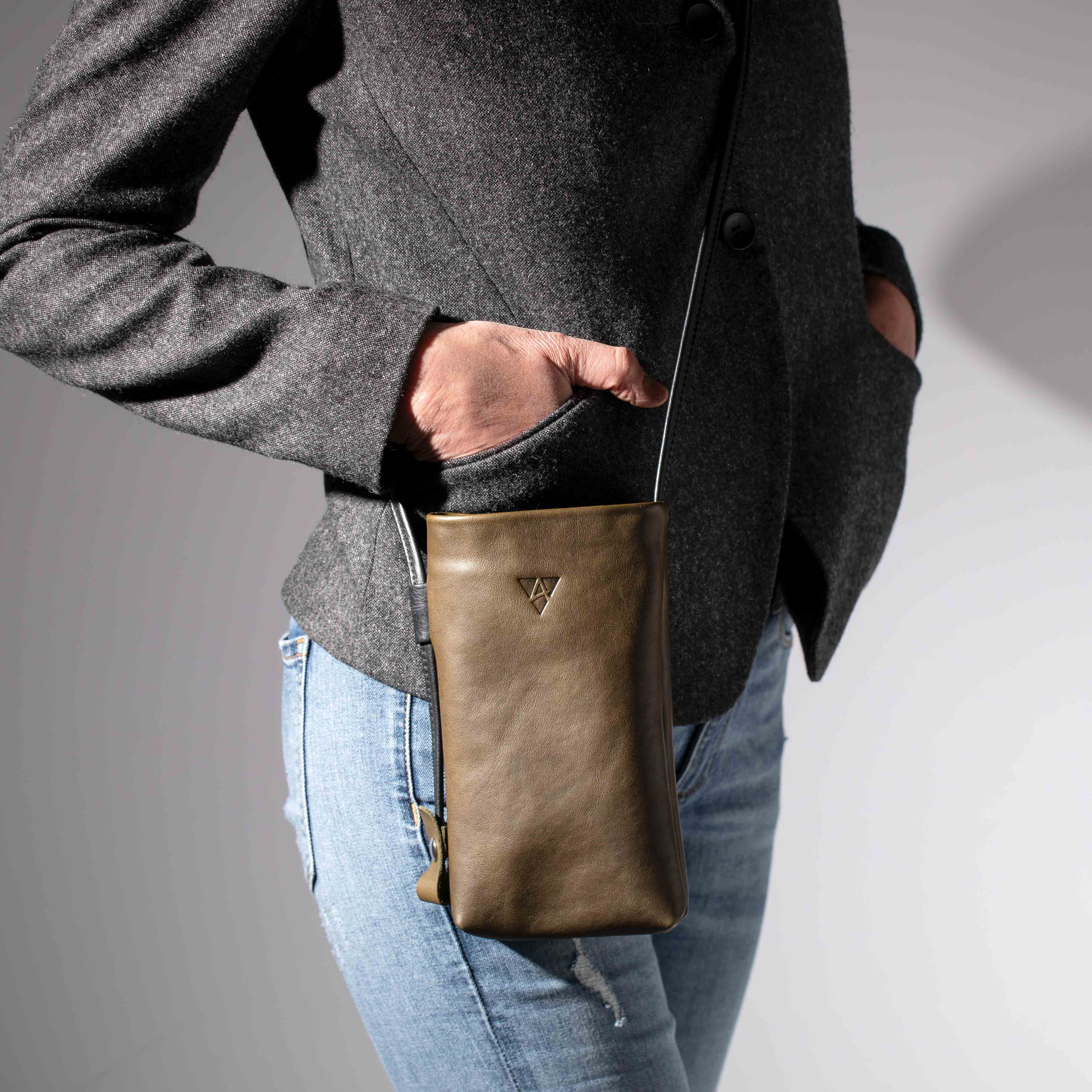 Shoulder bag Davos in olive leather