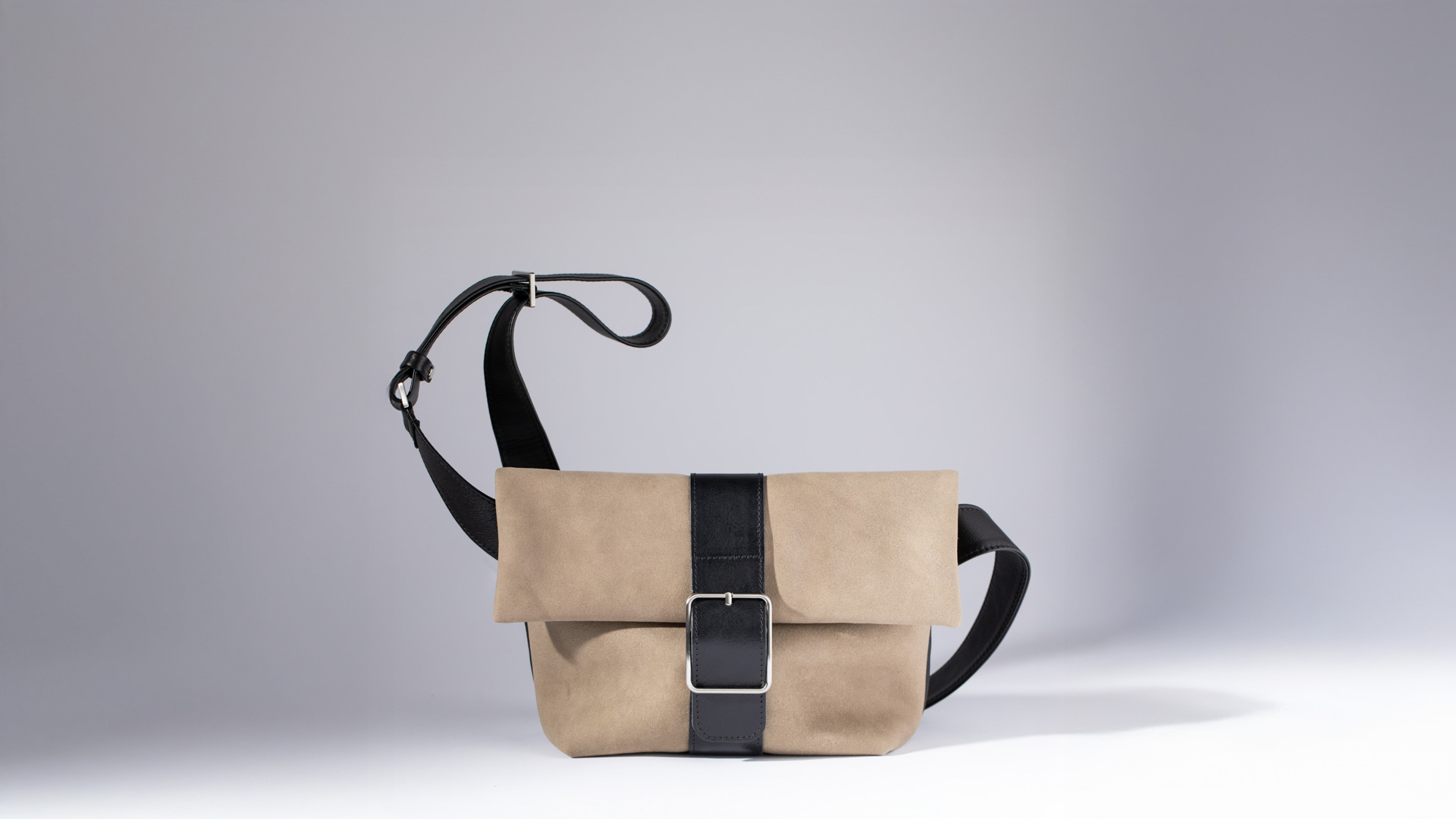 j03-h15-ledertasche-nizza-hirschleder-graugruen-ackermann-leder-16-9-2