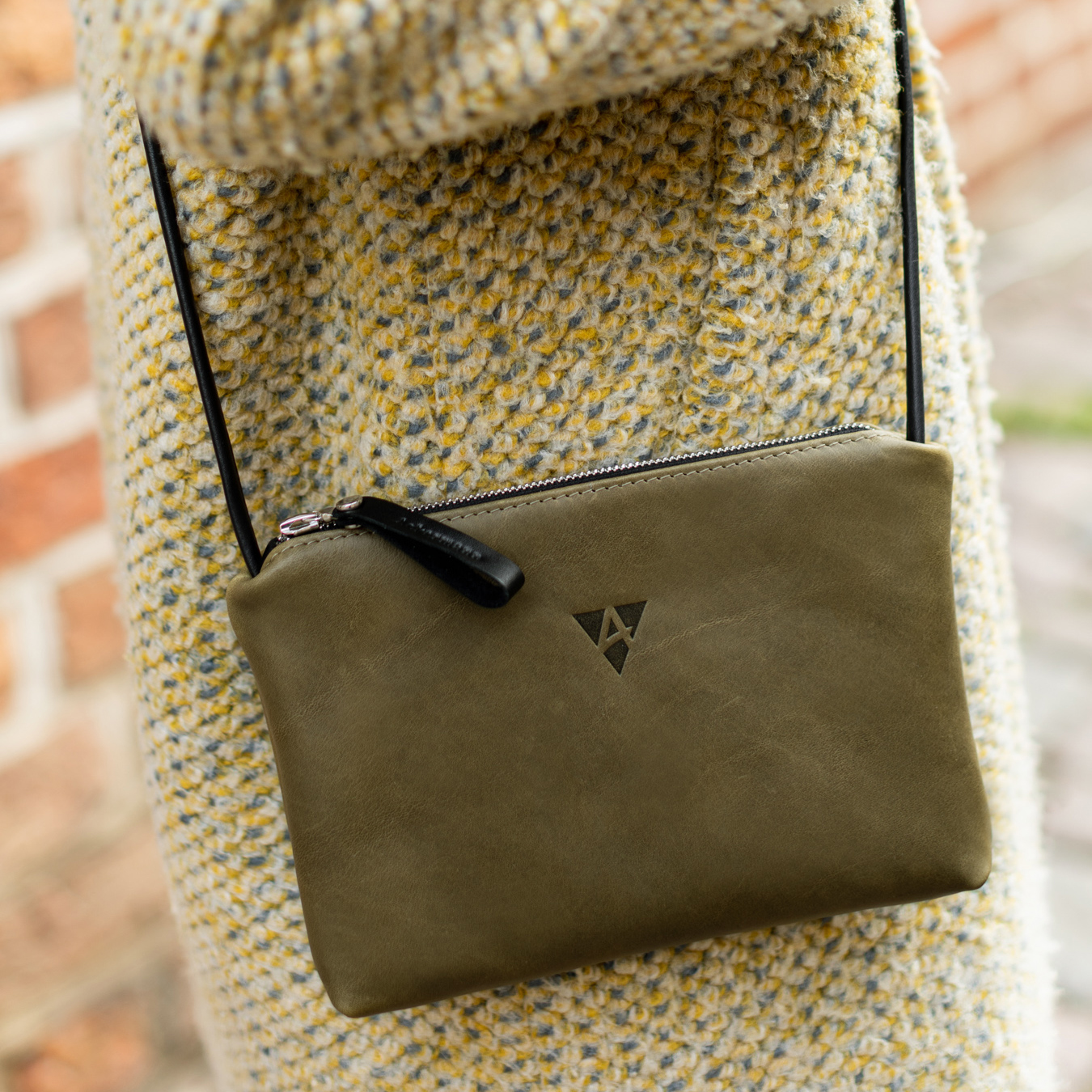 Schultertasche Palermo S aus Olivenleder