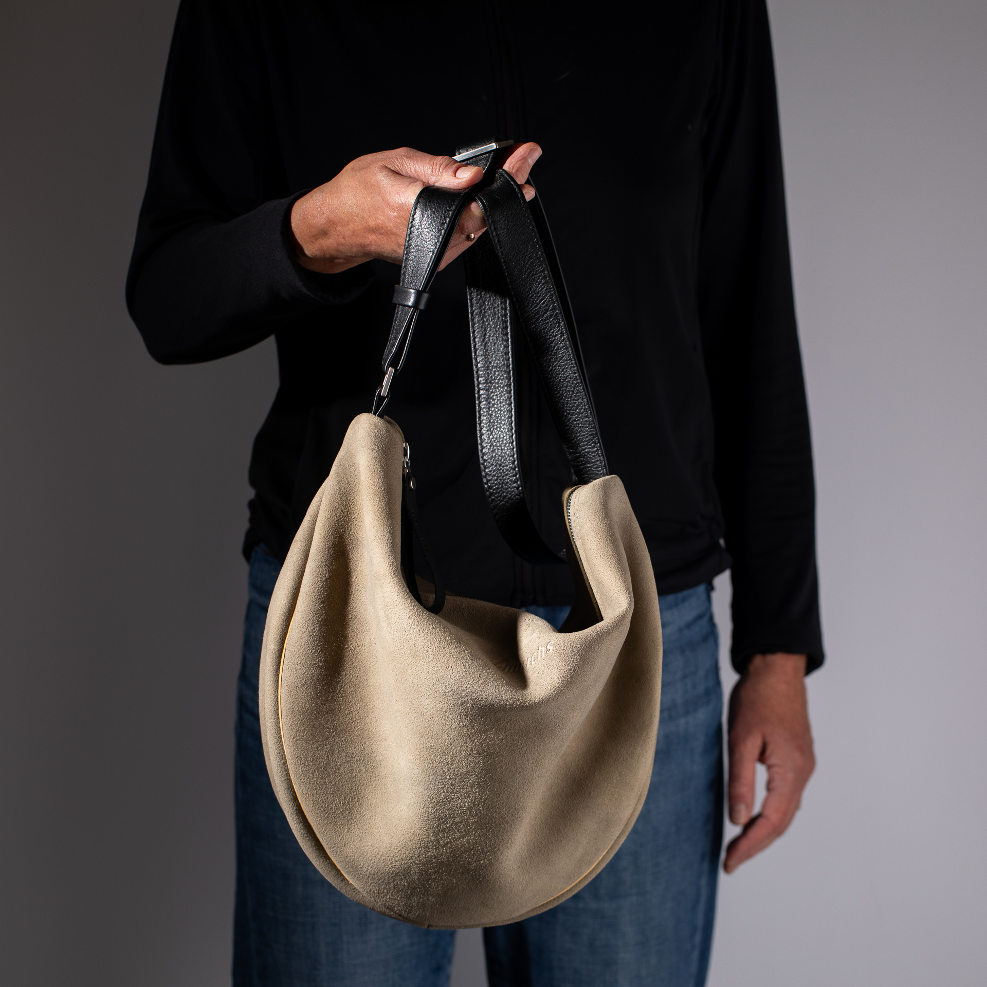 bucket bag Dallas M made of deer leather