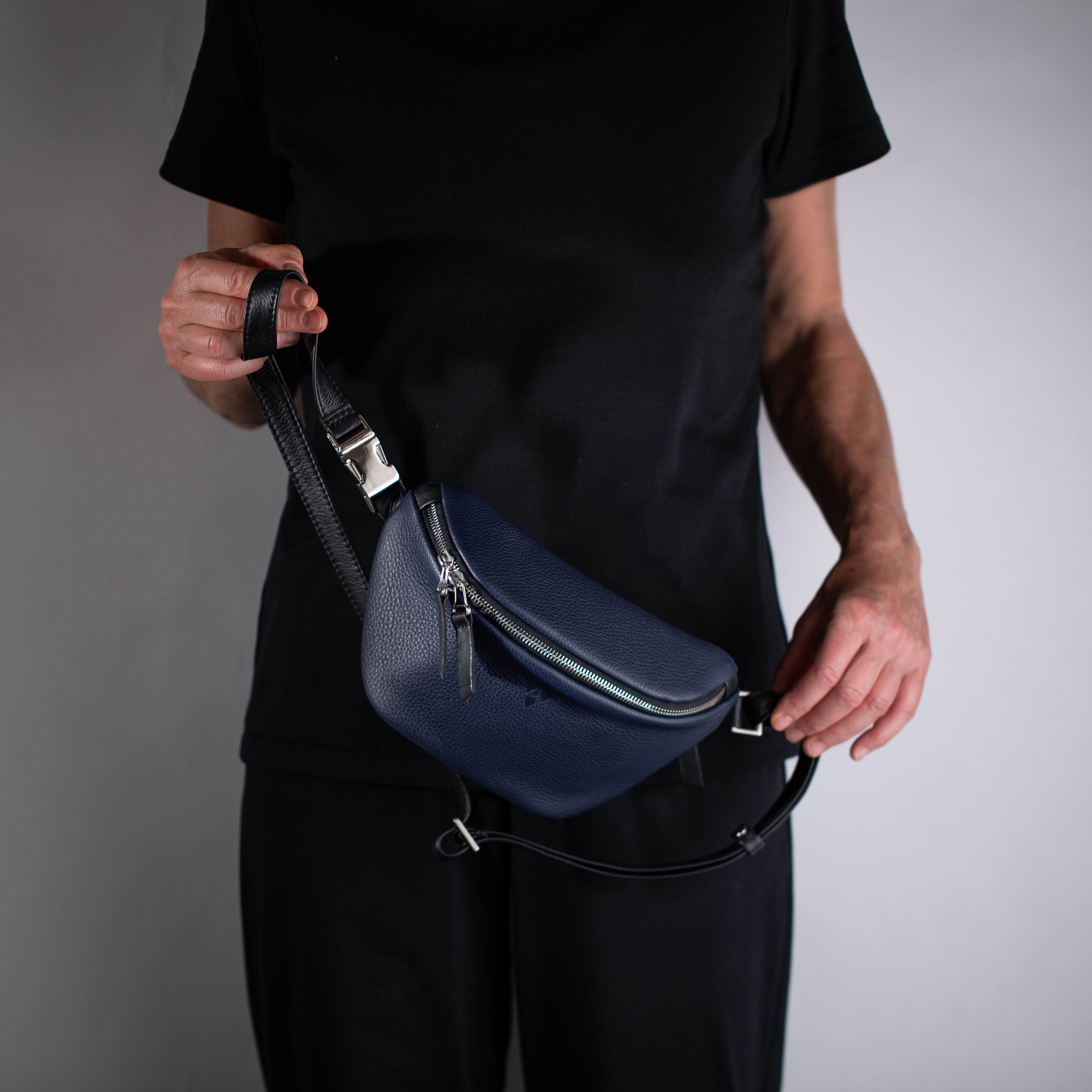 taschen-ackermann-leder-ledertaschen-rucksaecke-person-softnappa-hirschleder-olivenleder-238-Bearbeitet