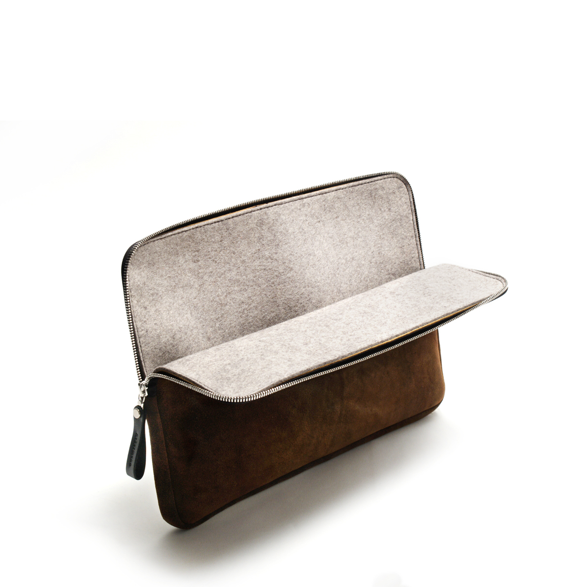 Protect MacBook zippered case made of deerskin