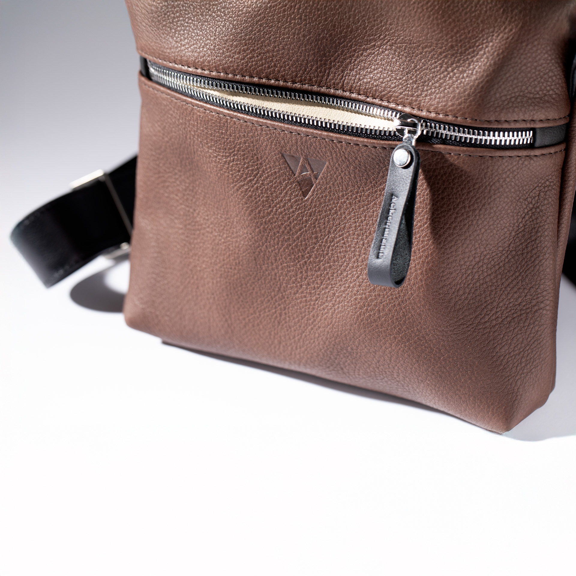 Überschlagtasche  London S aus Softnappa