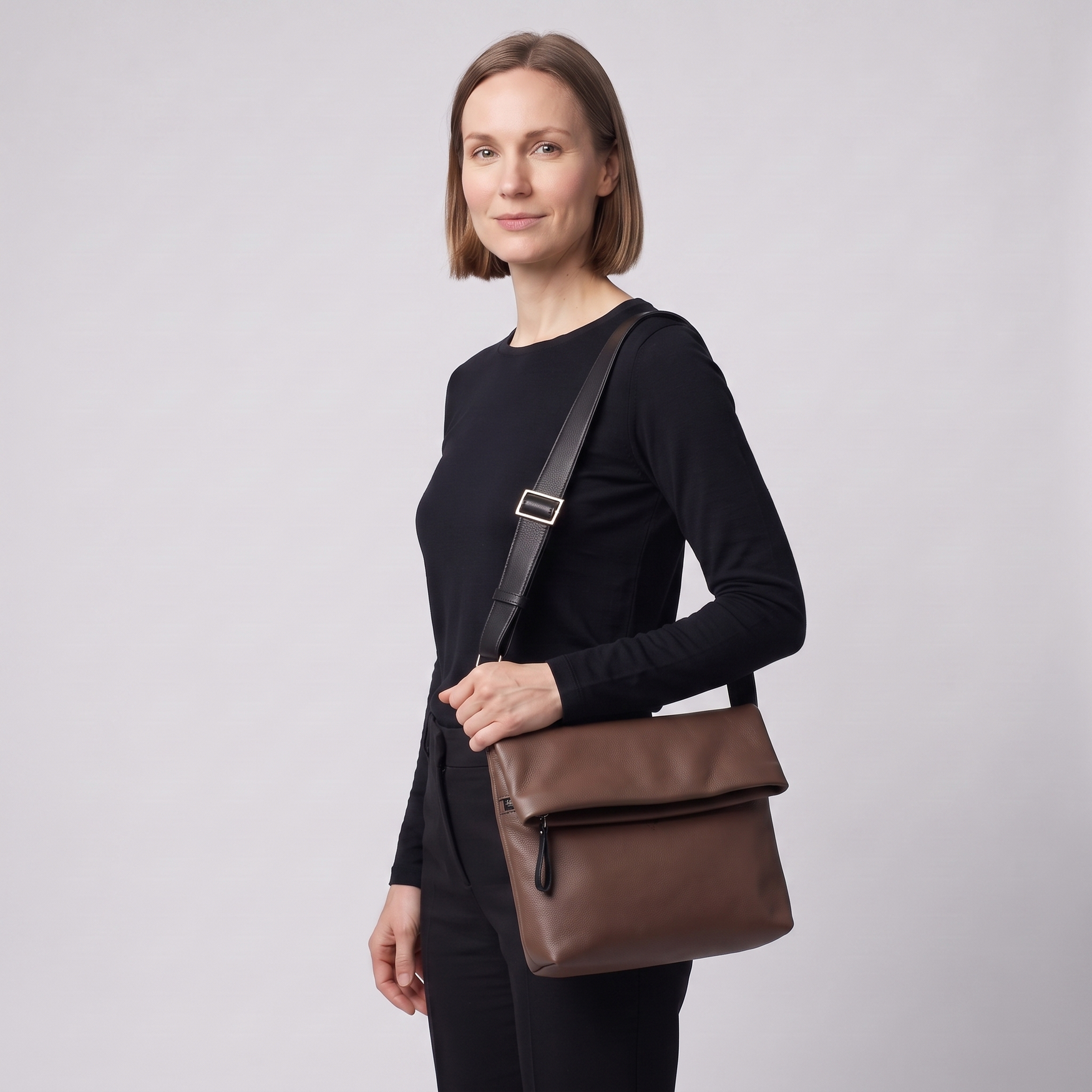 London L crossbody bag made of soft nappa leather