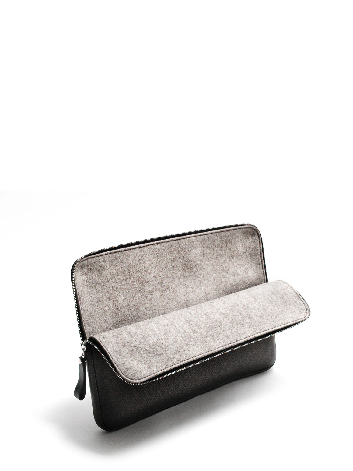 Protect MacBook zippered case made of soft nappa leather