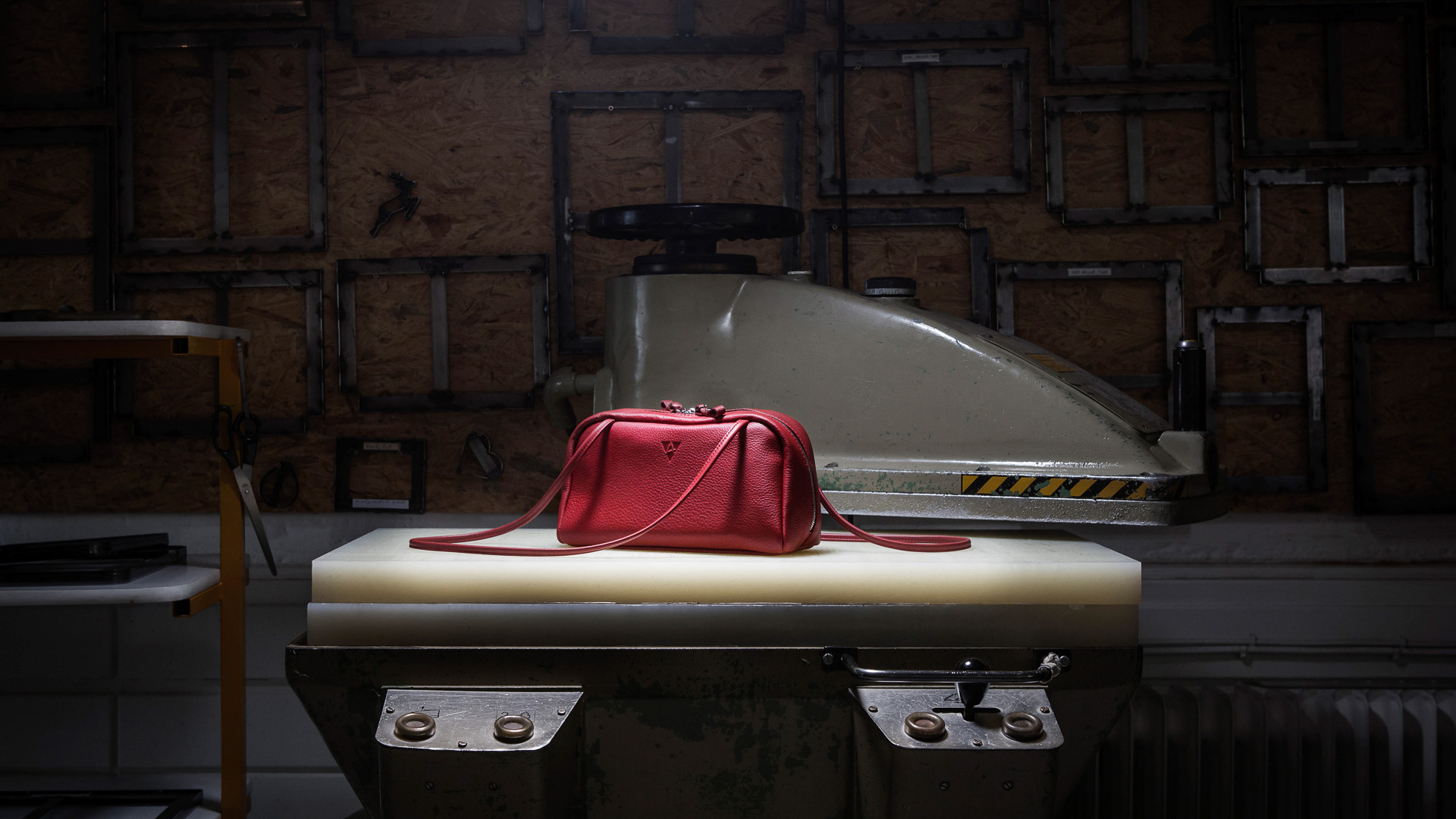 manufaktur-l05-l21-ledertasche-softnappa-rot-stanze-ackermann-leder