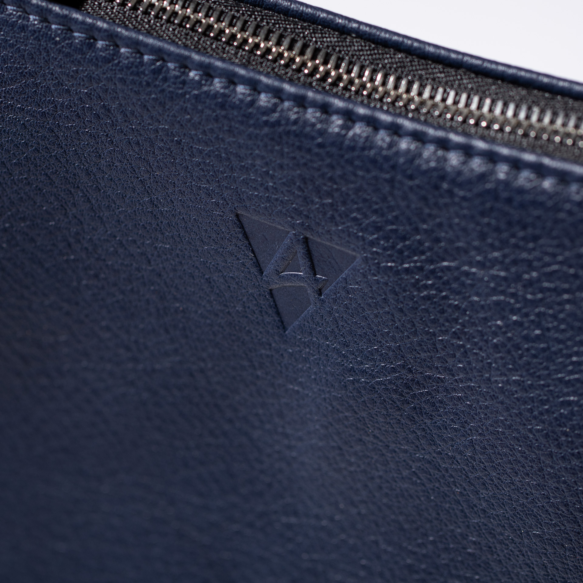 Dublin M shoulder bag made out of softnappa